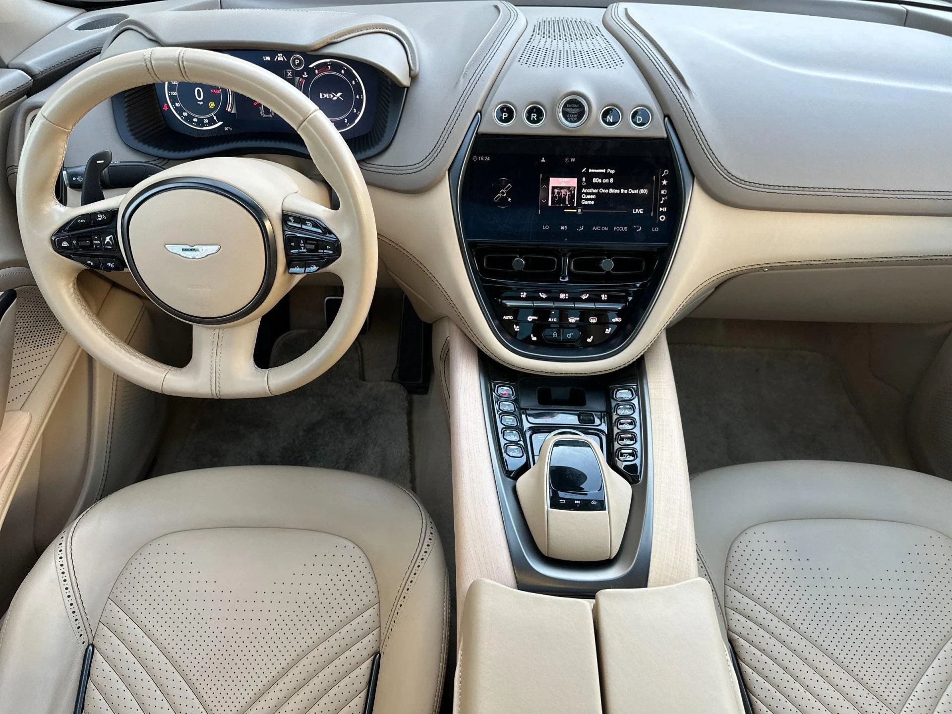 mph016_2300331422_Used_2021_Aston_Martin_DBX_1758724421_6cc55e136e