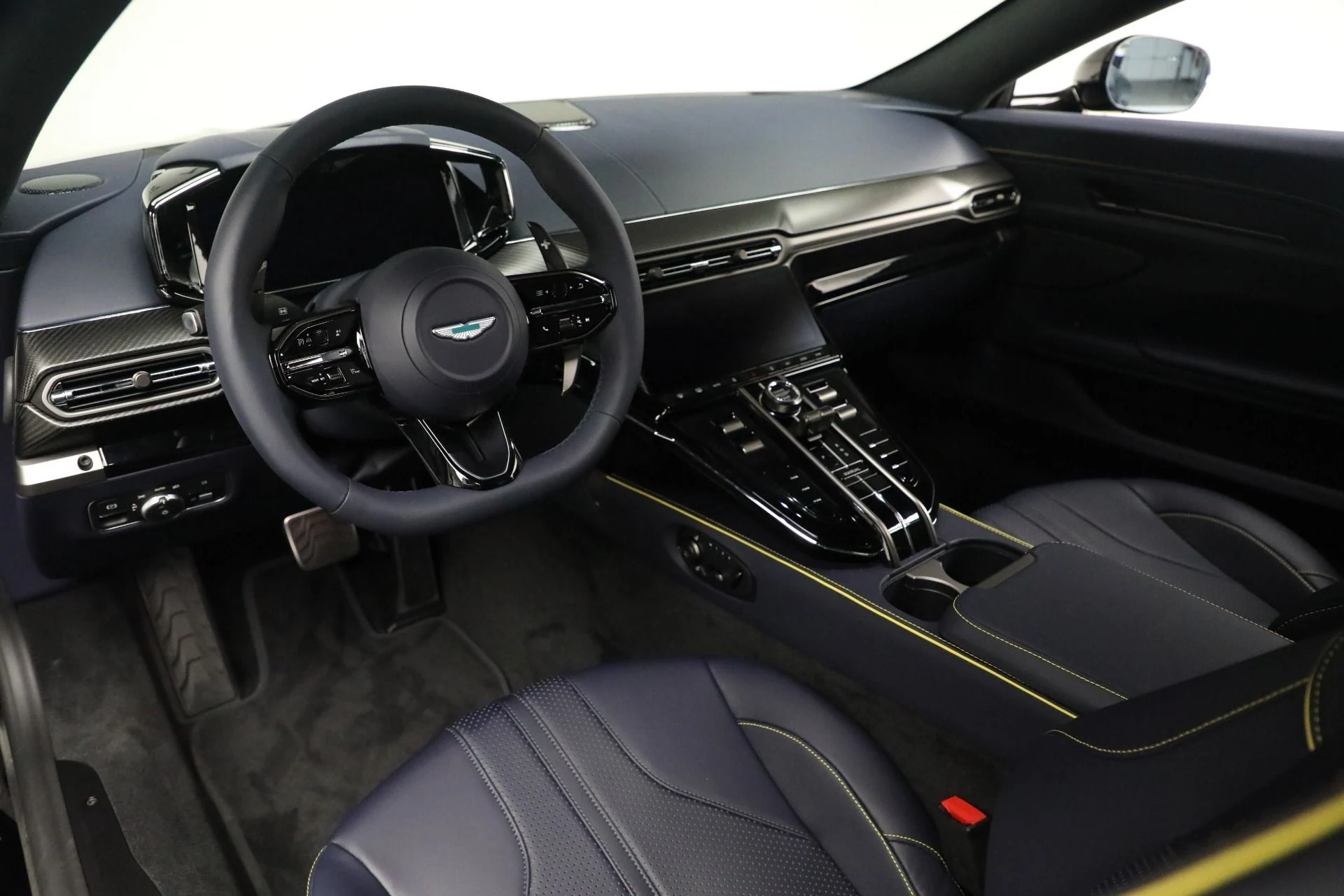 mph016_2307181946_New_2026_Aston_Martin_Vantage_03c56cbe13