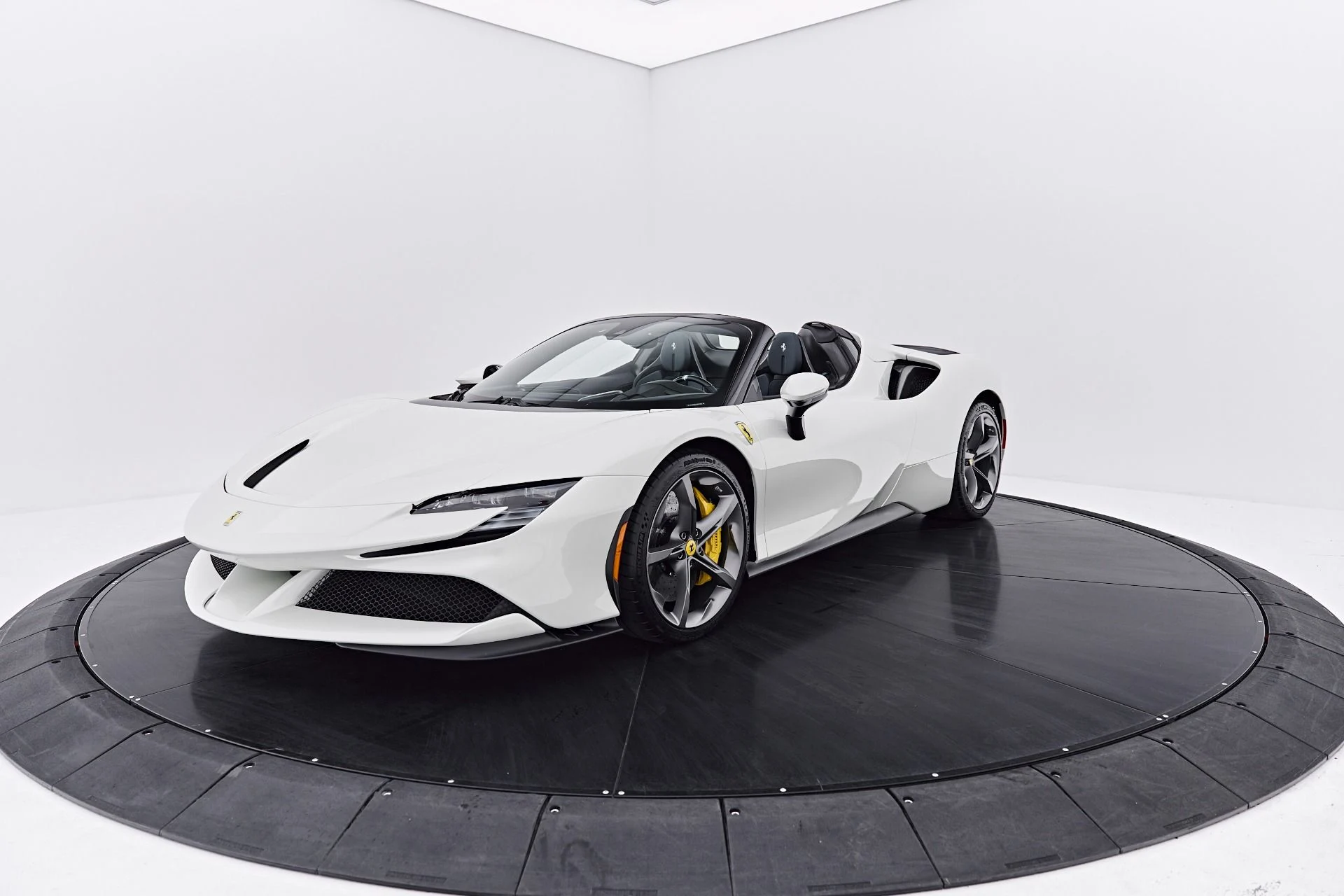mph016_231379655_Used_2022_Ferrari_SF_90_Spider_Base_1787100307_b6ebc72a7f