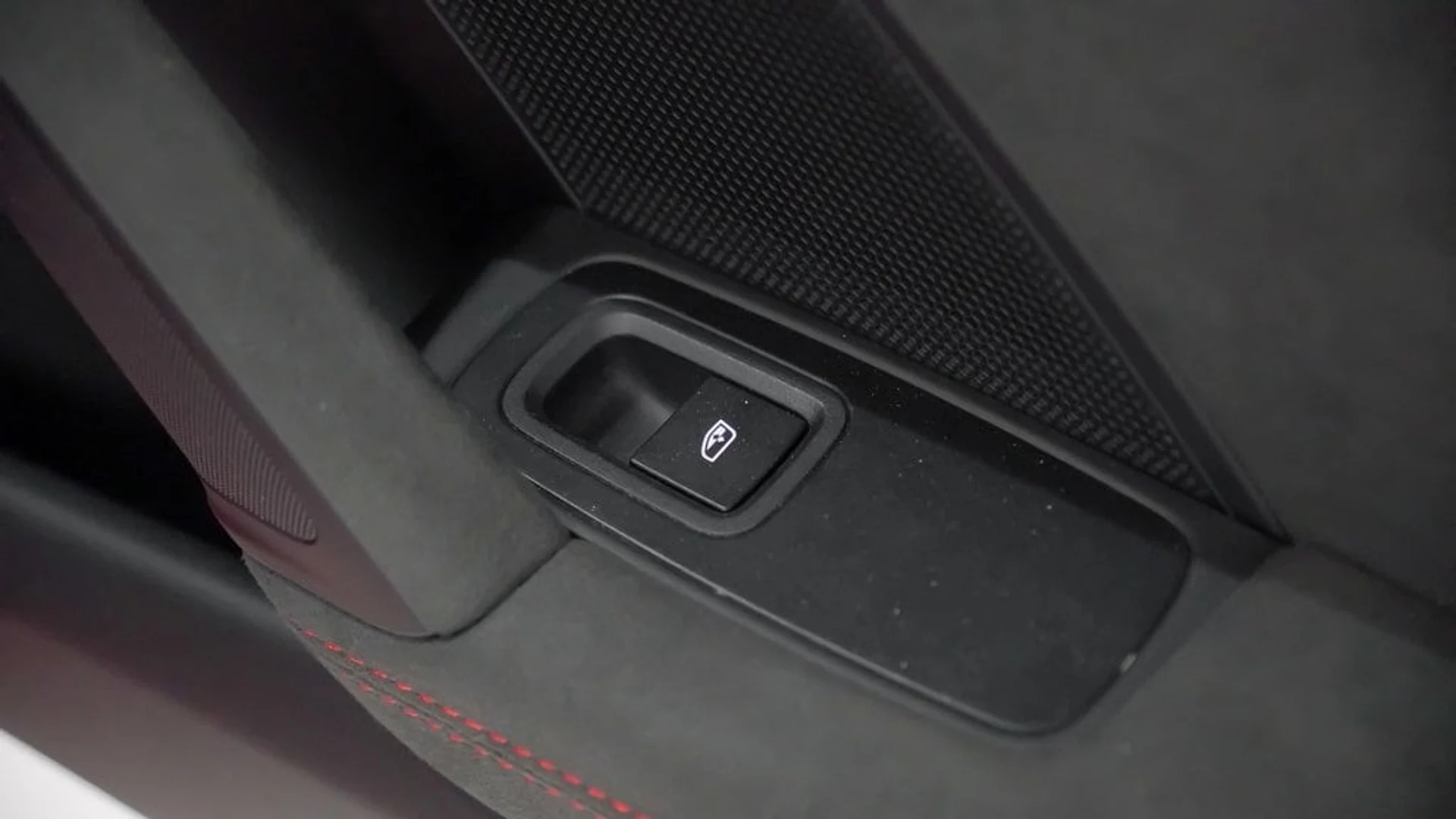 mph016_2313929422_09c1c47017d621246177b96e54e70003x_a4b916ae7d