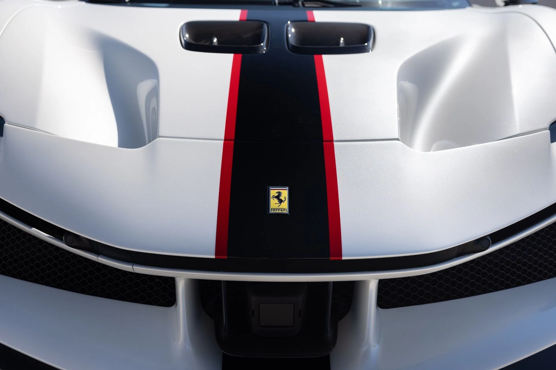 mph016_2316959585_Used_2025_Ferrari_SF_90_XX_Stradale_1791844295_7c002d2d8c