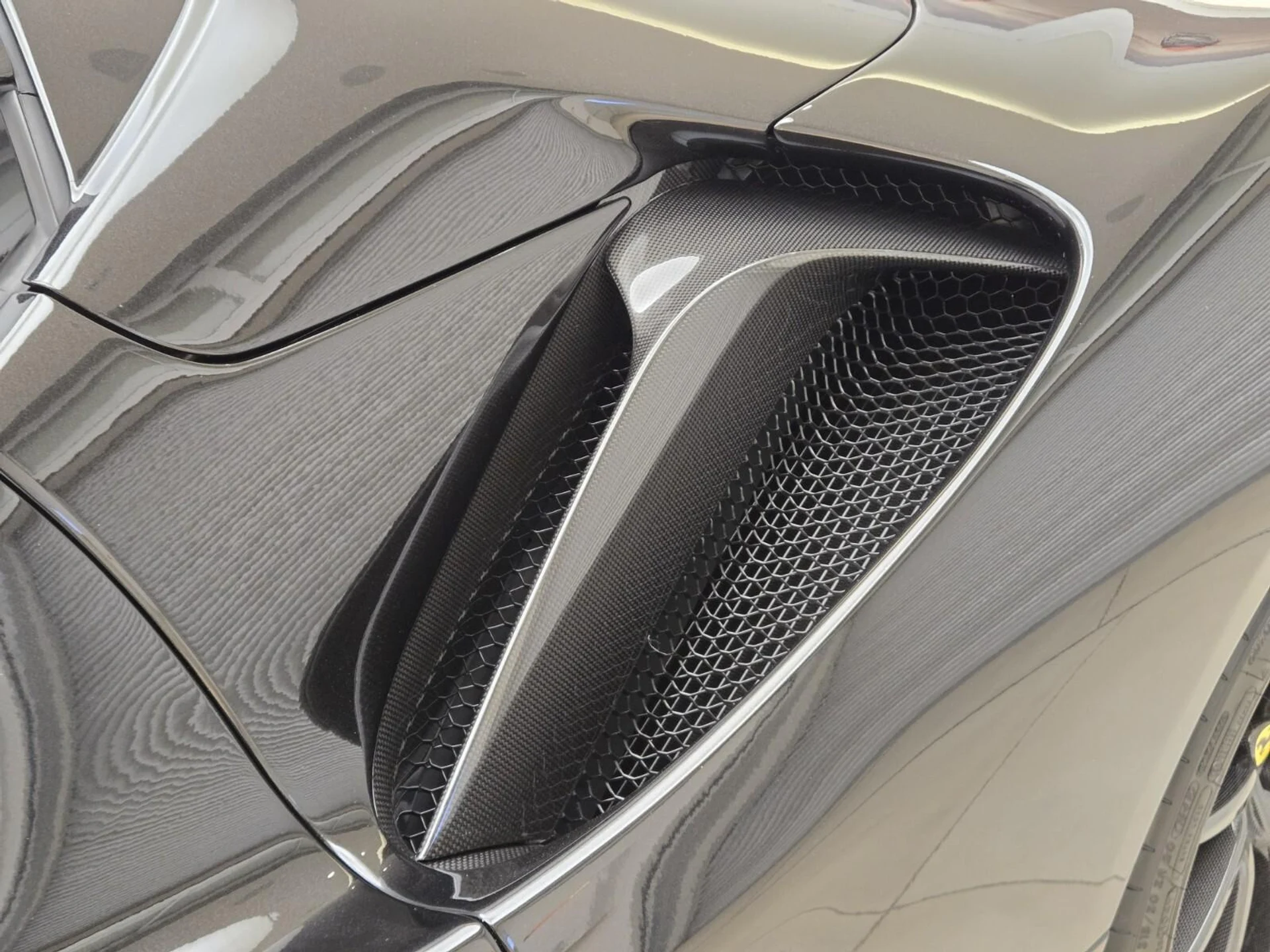 mph016_2317720608_Used_2023_Ferrari_SF_90_Spider_1762329127_e9fee5334c