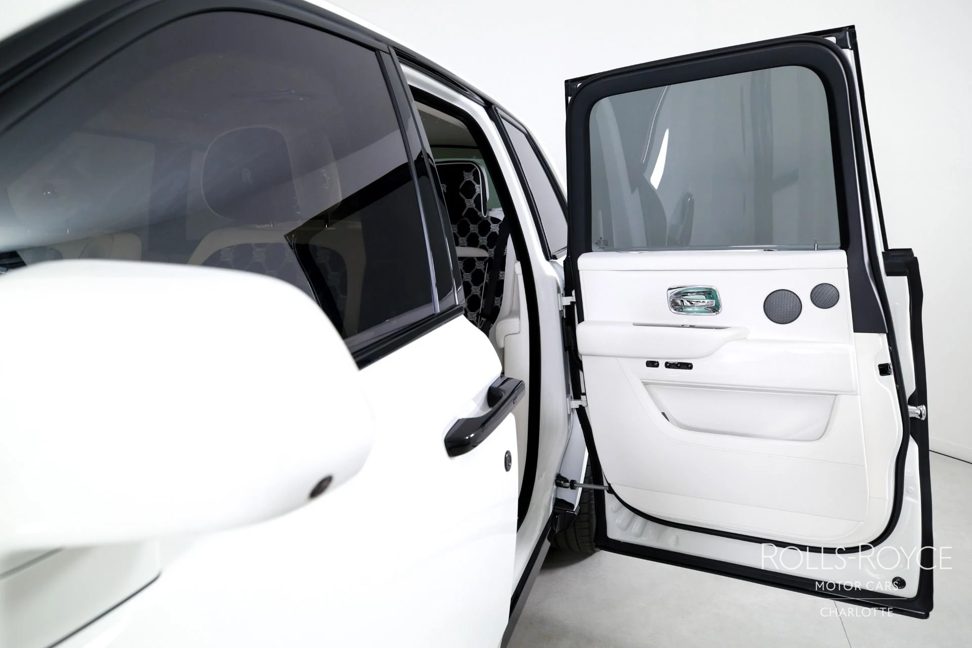 mph016_2320649735_Used_2026_Rolls_Royce_Cullinan_1769450617_c8b7c140d9