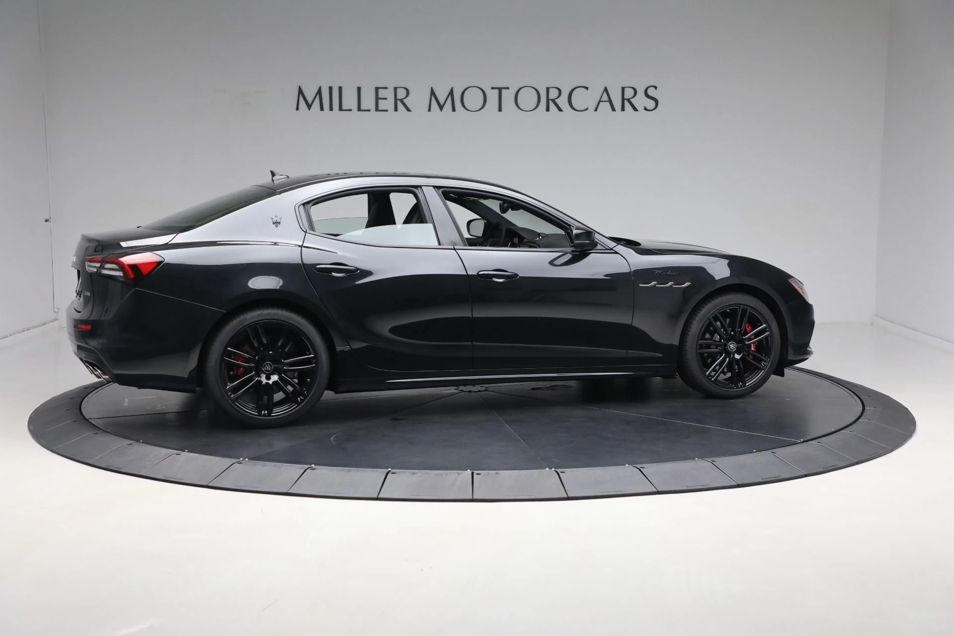 mph016_2321212452_New_2024_Maserati_Ghibli_Modena_Ultima_Q4_5a6a3c6124