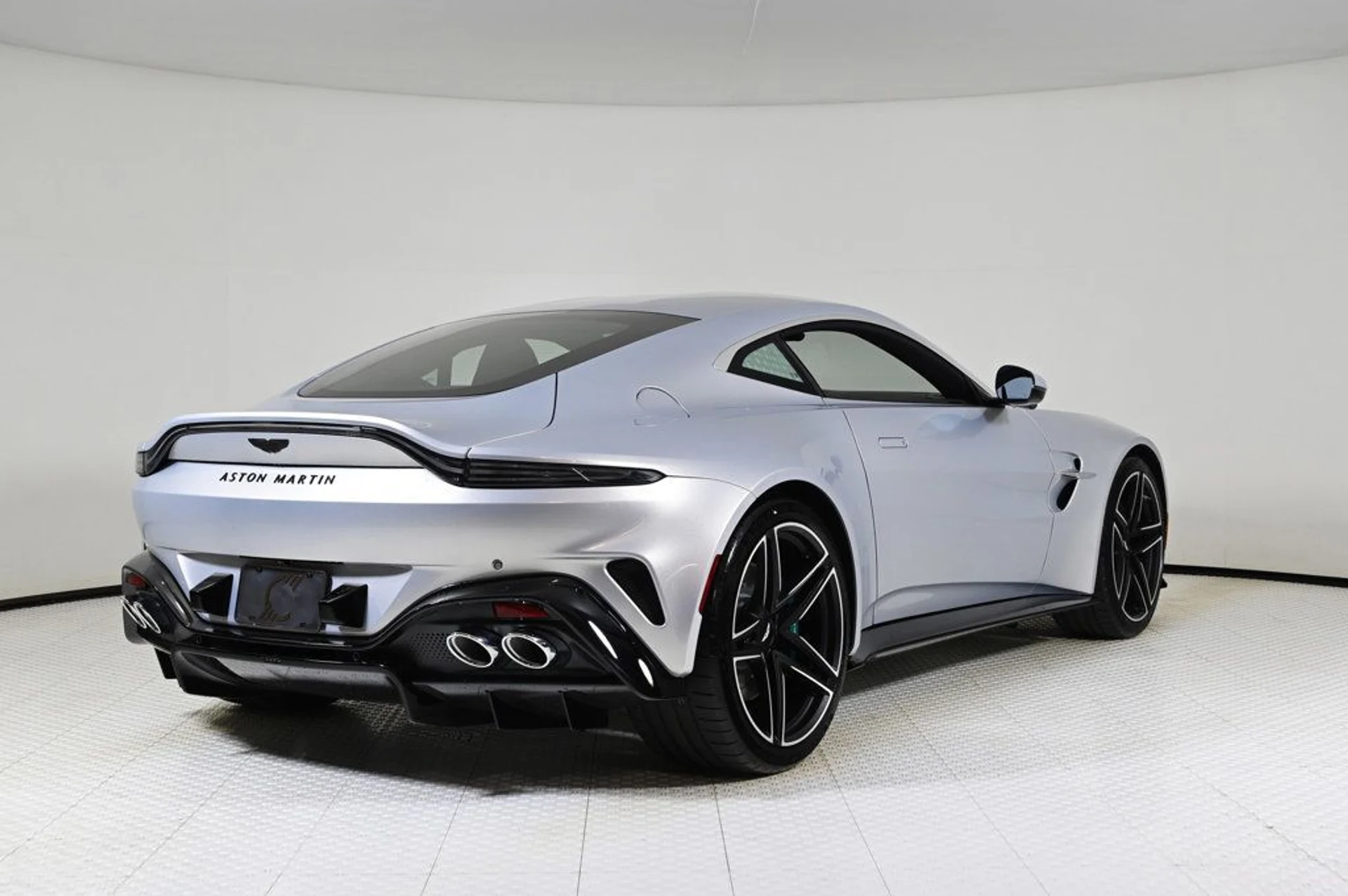 mph016_2327284159_new_2026_aston_martin_vantage_11350_22933647_16_1024_abe2325345