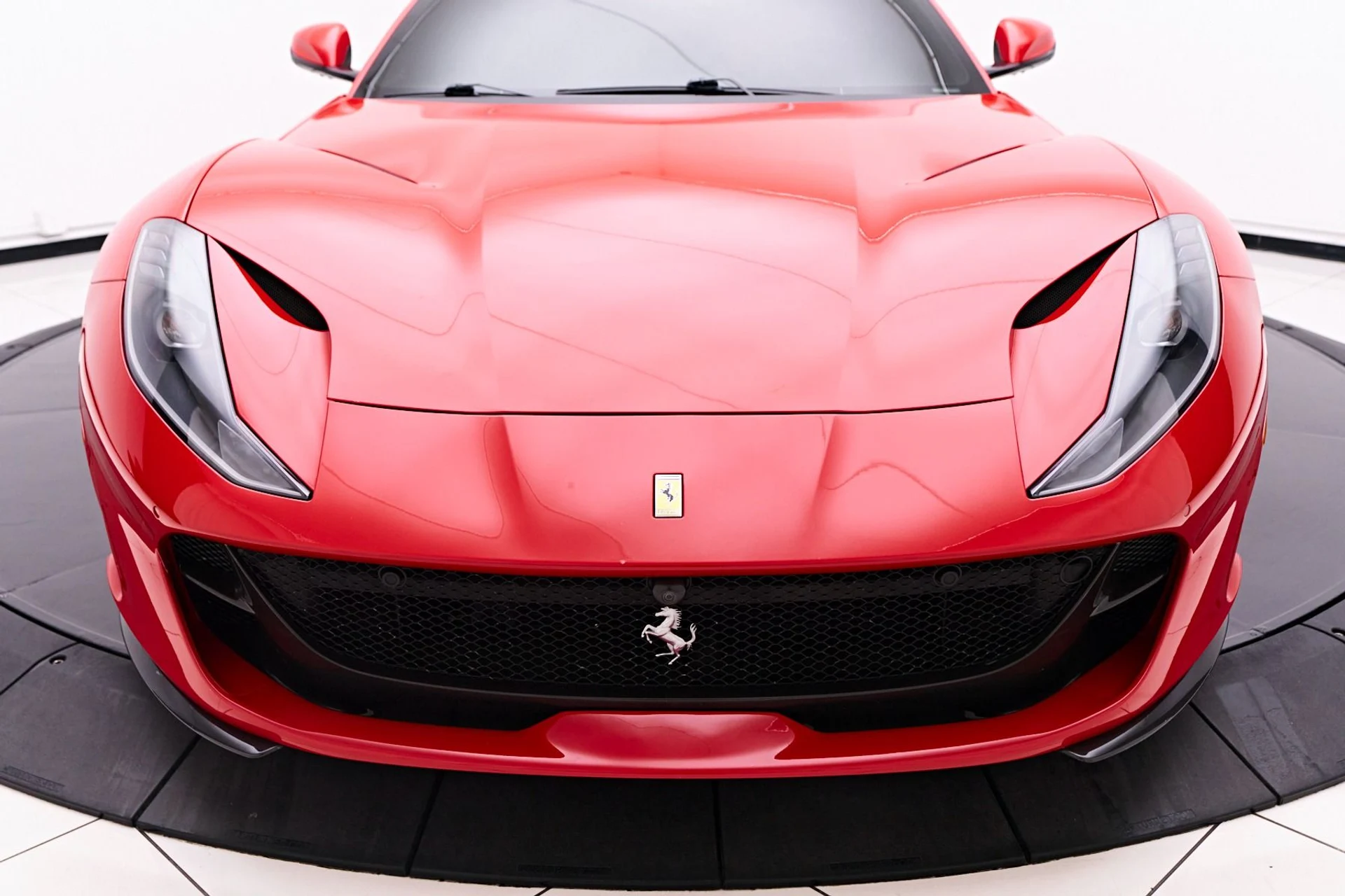 mph016_2329914145_Used_2018_Ferrari_812_Superfast_Base_1746047538_a017615688
