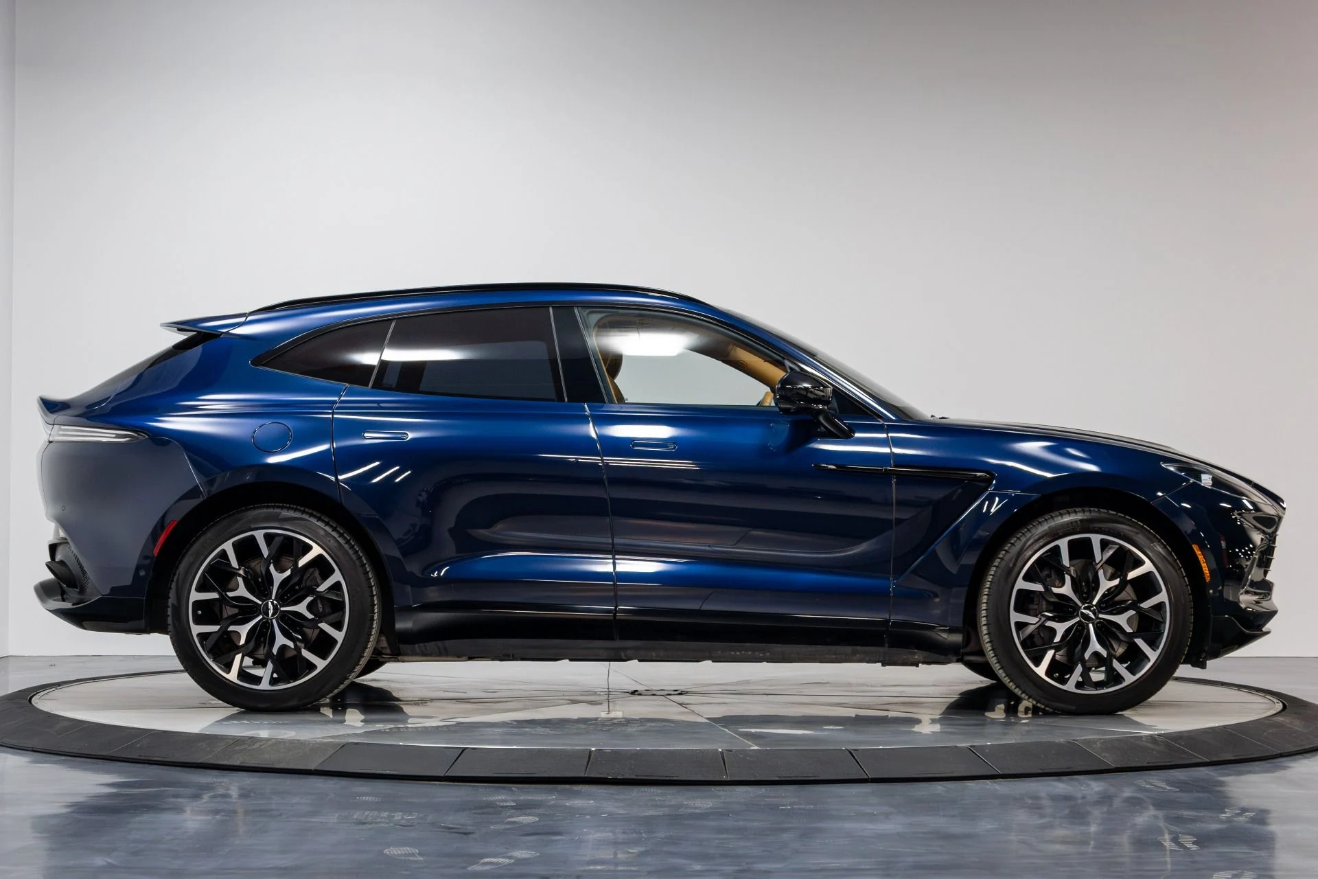 mph016_2335899404_Used_2021_Aston_Martin_DBX_1770088523_c9038df7a4