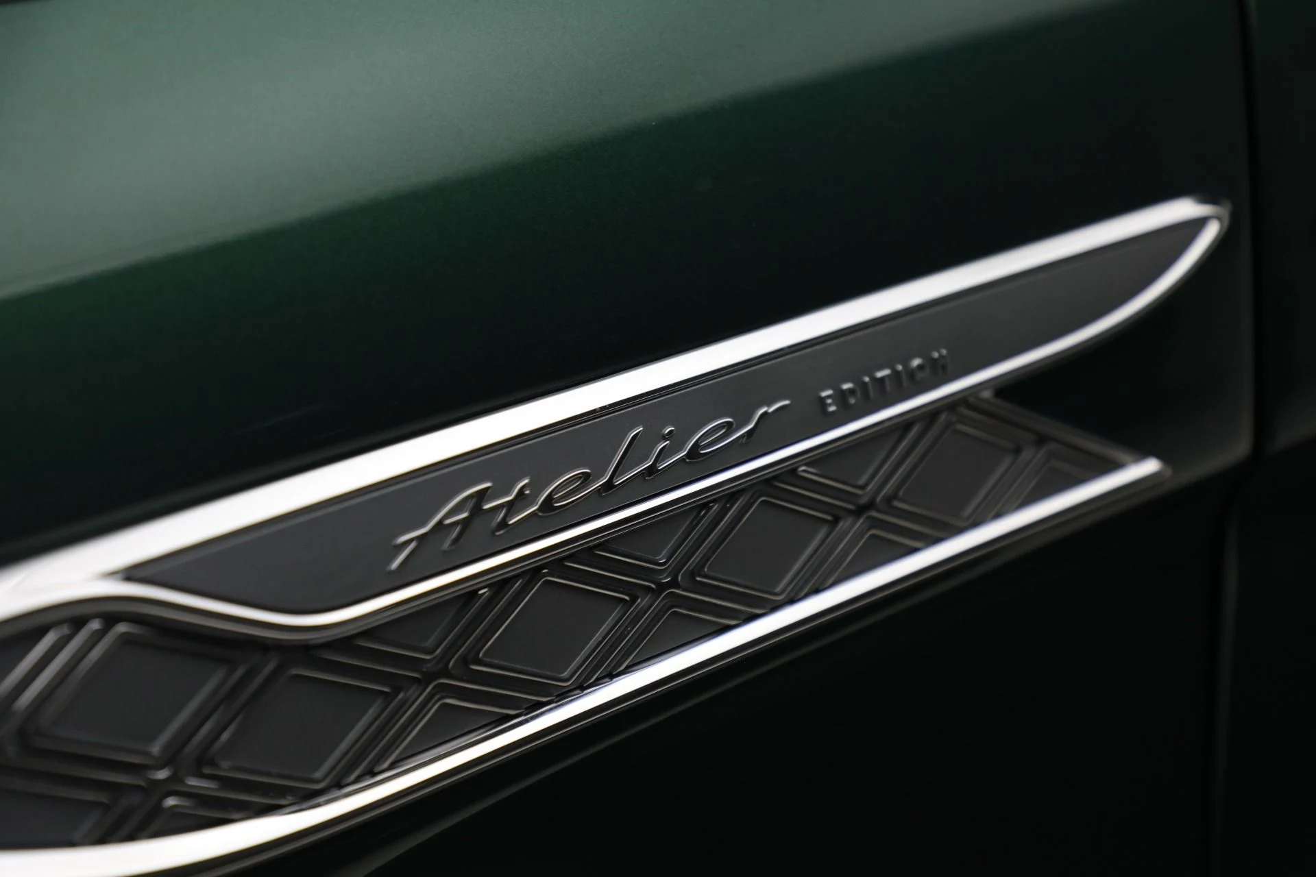 mph016_2339999637_New_2025_Bentley_Bentayga_Atelier_V8_8315226f9c