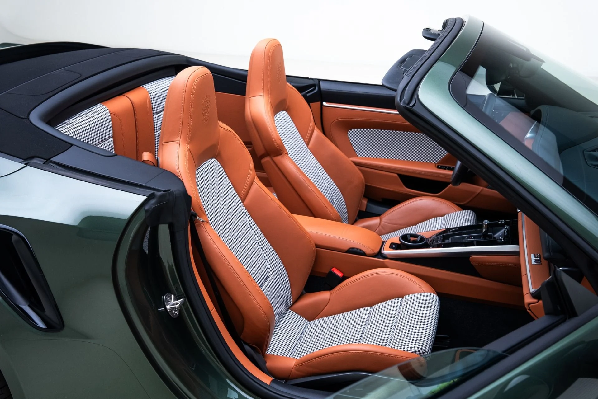 mph016_2340399083_Used_2024_Porsche_911_Turbo_S_Cab_1775066595_225f4d0c46