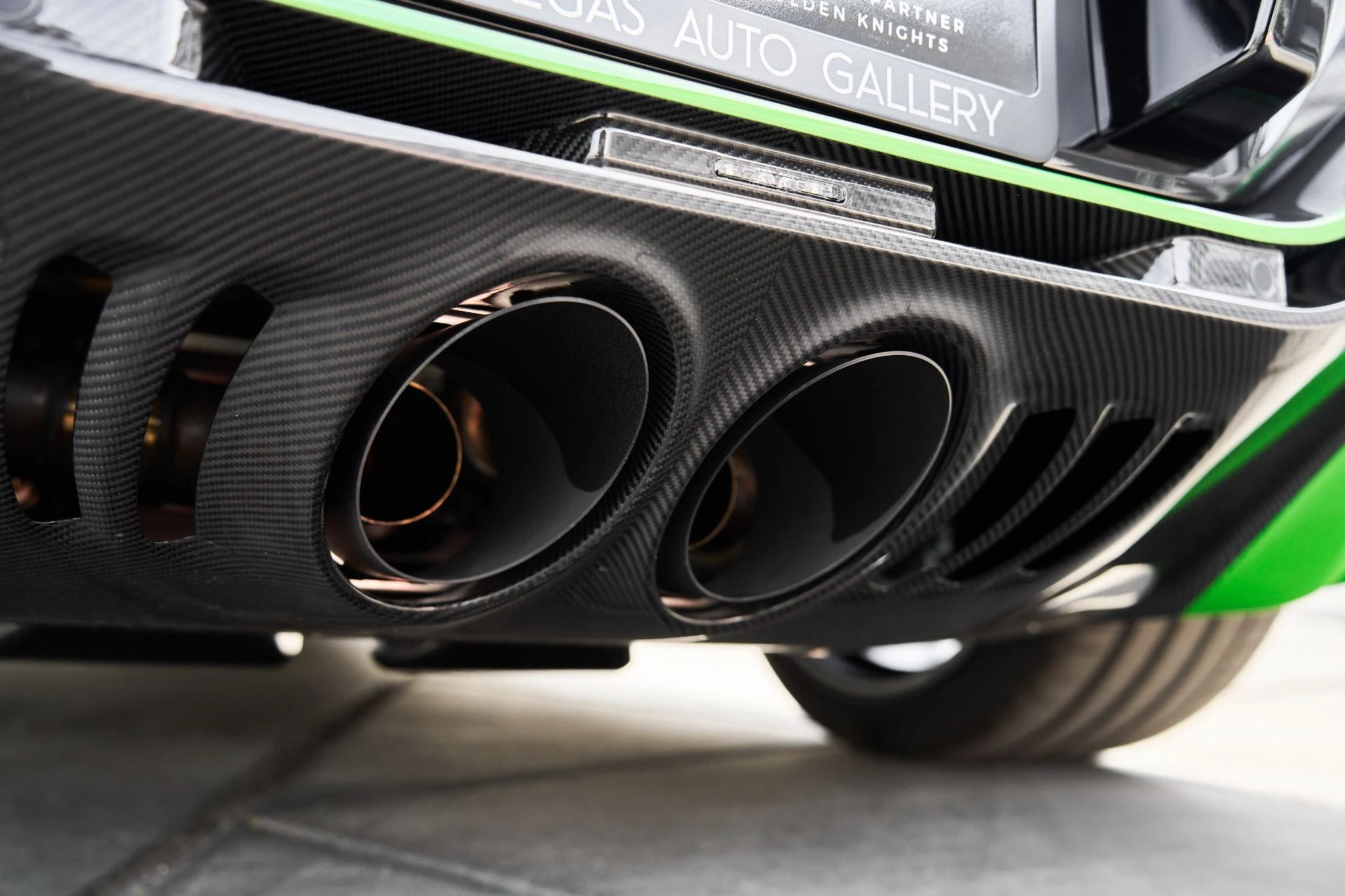 mph016_2351009948_Used_2023_Aston_Martin_Vantage_Base_1762913663_4921dca99d