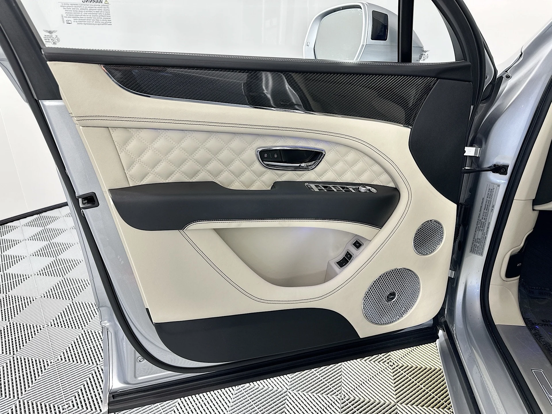 mph016_2351229517_17_d8dbd71262