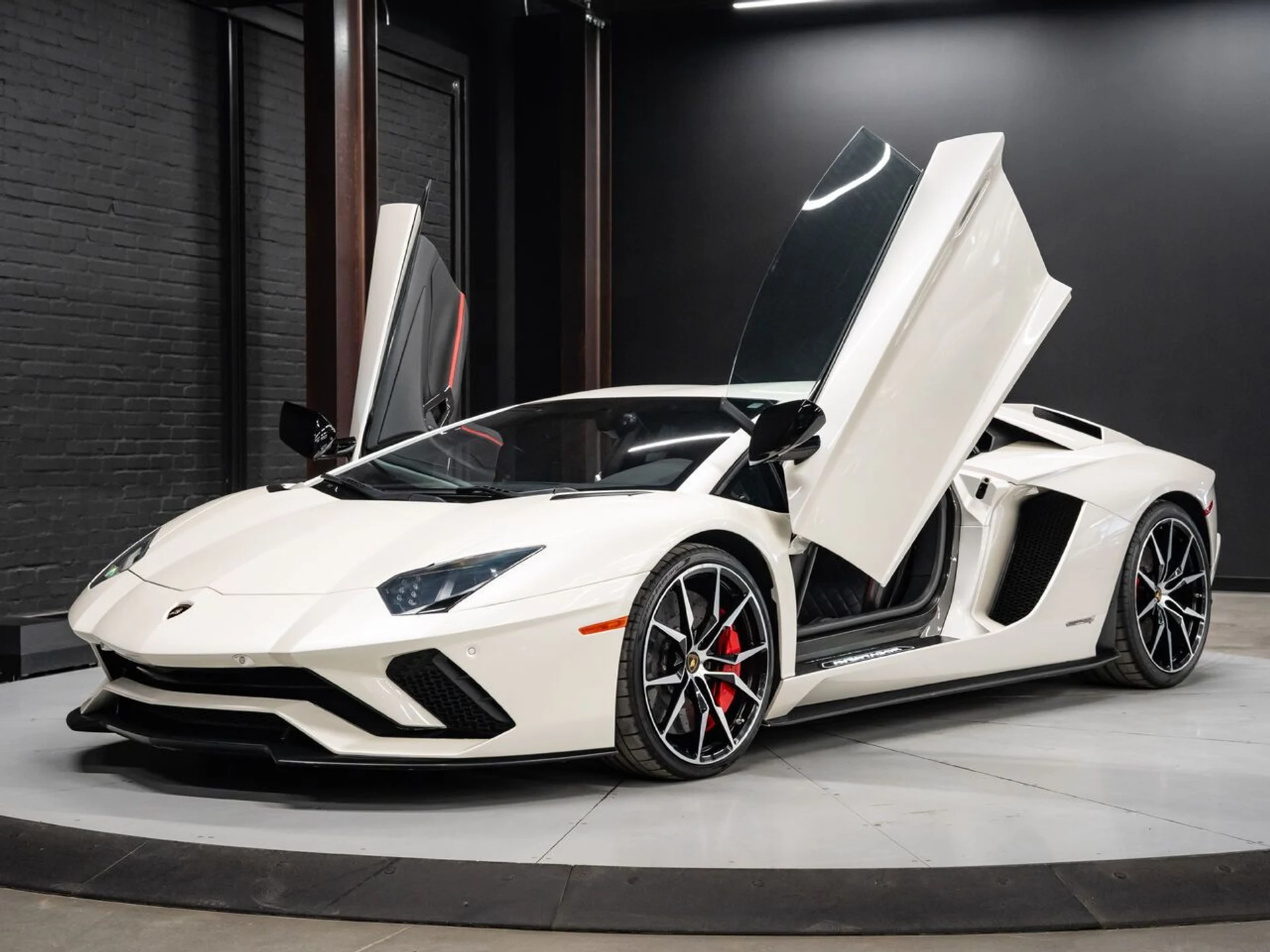 mph016_235993229_lamborghini_aventador_2017_36dc1814ef