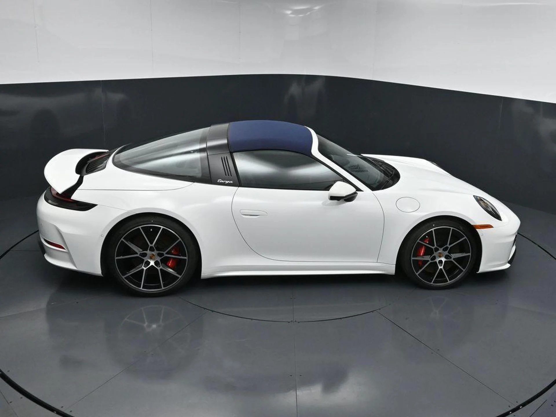 mph016_2366488870_KU_Yiy_R_Wk_RSX_Ssol_LL_21_X6r87_Fio_5f490e520b