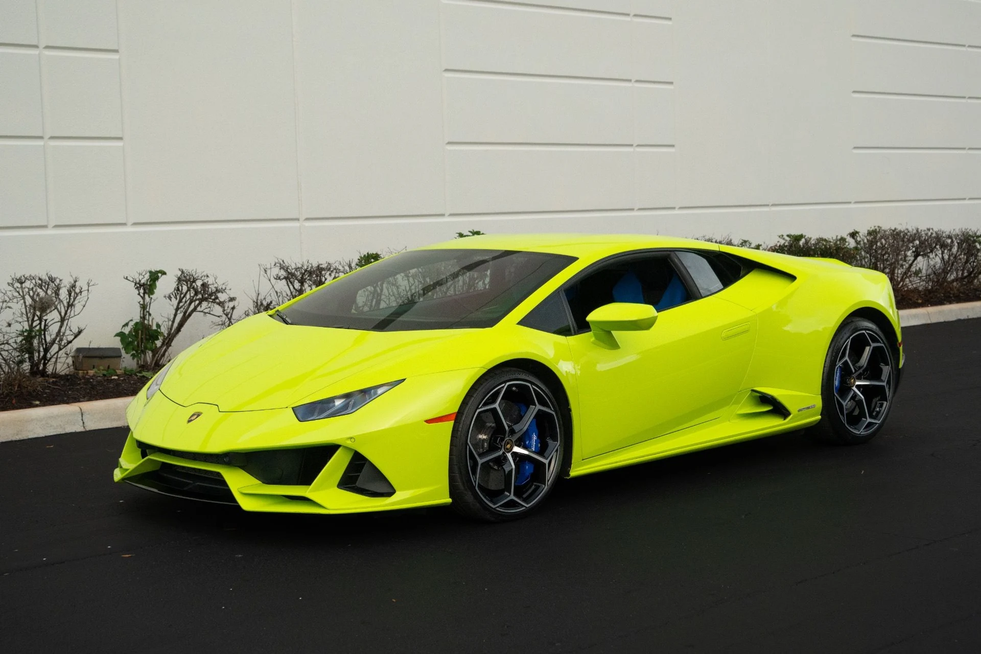 mph016_2372310143_Used_2020_Lamborghini_Huracan_EVO_1764467983_dfaed58343