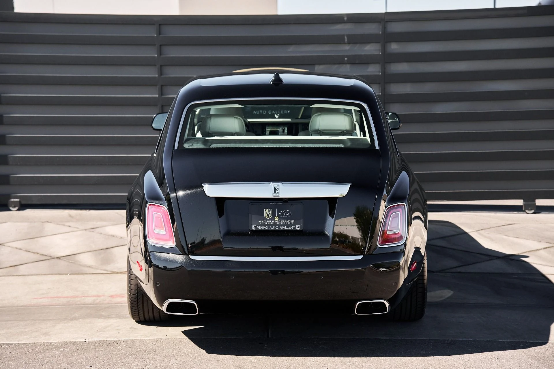 mph016_2372885223_Used_2025_Rolls_Royce_Phantom_Base_1759898825_9af06aa7a0