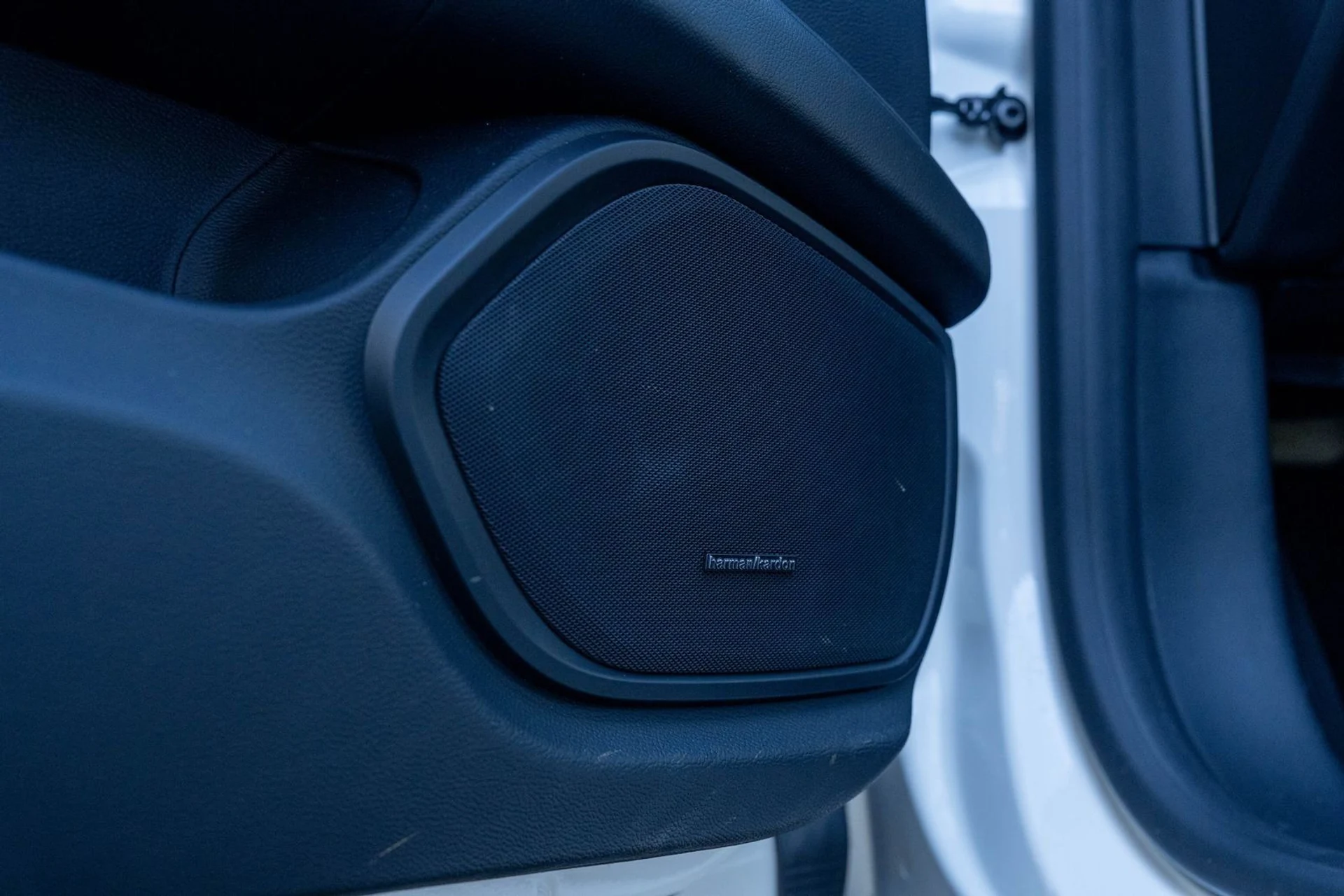 mph016_2376806826_ba19d24daff04412bdc10ea5990f7609_cb690a2634