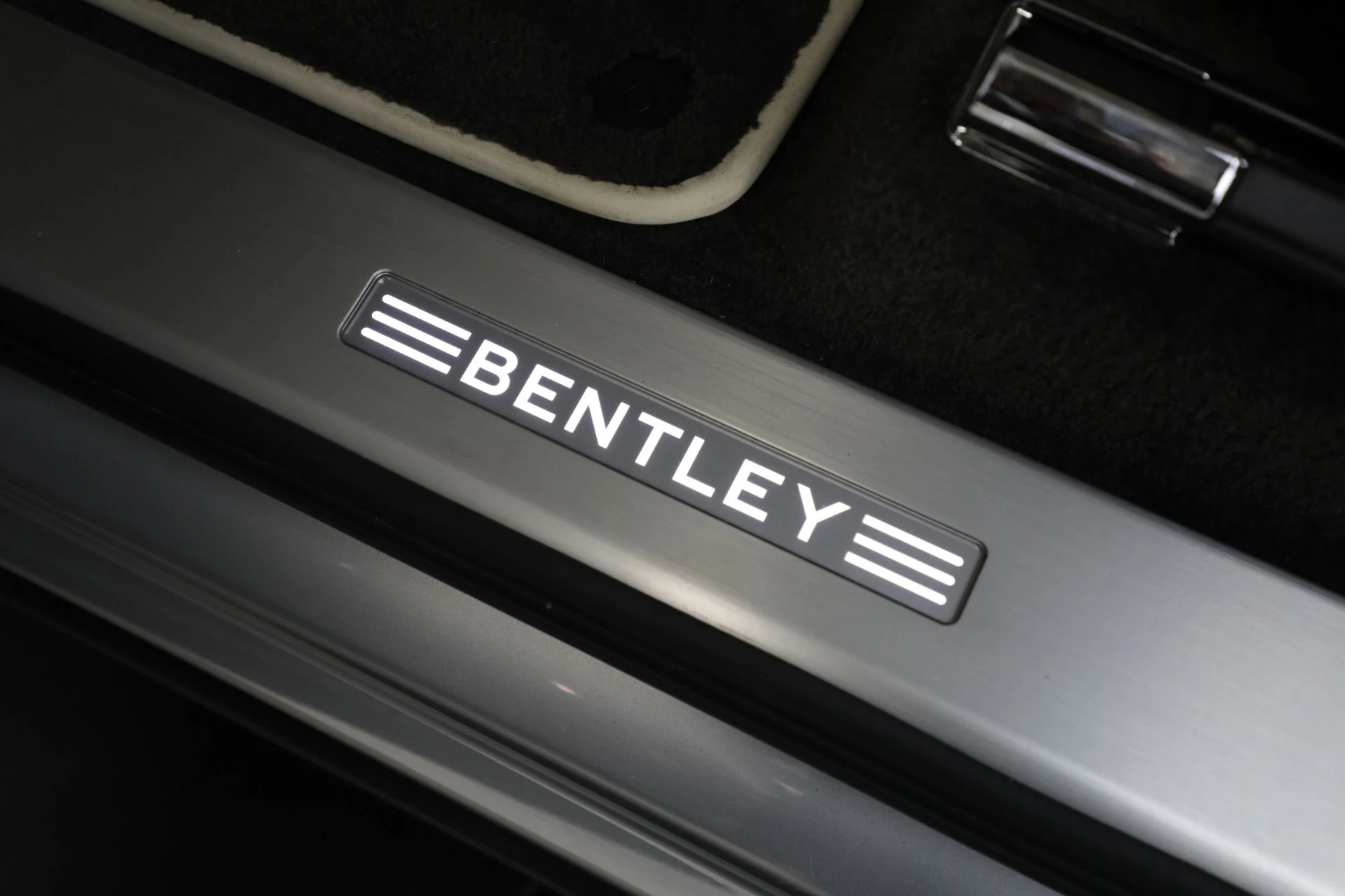 mph016_2379523052_Used_2021_Bentley_Bentayga_V8_c8c46558d8