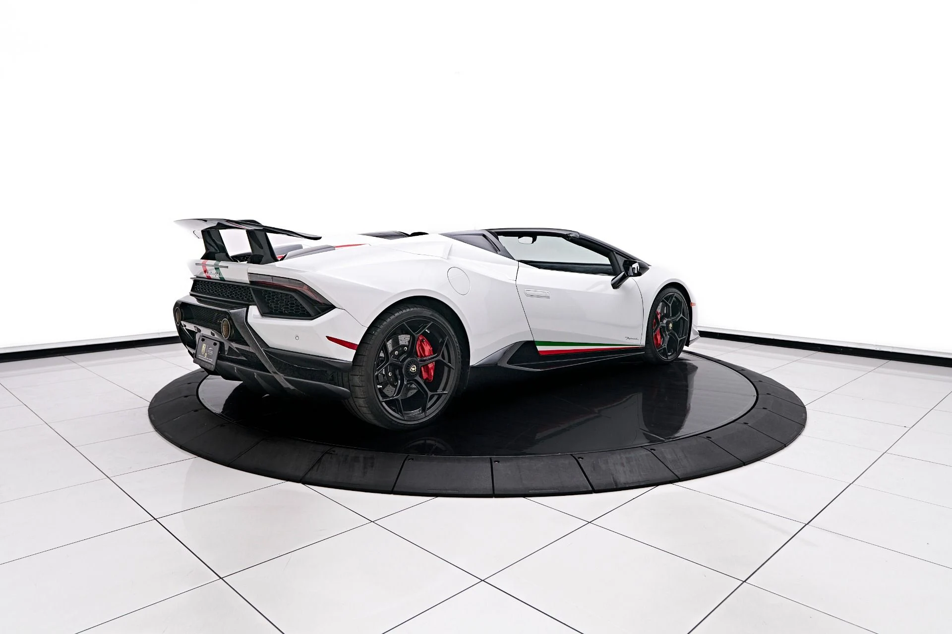 mph016_2382094286_Used_2018_Lamborghini_Huracan_Performante_1754074926_44b190c53c