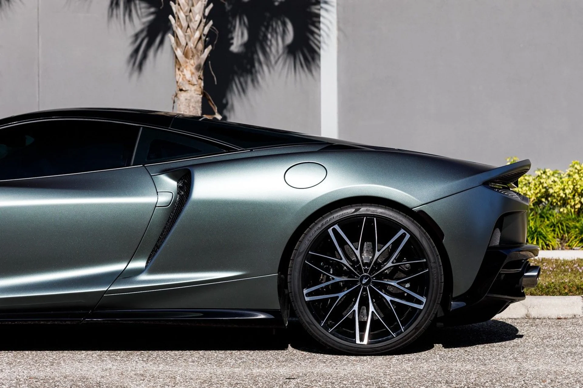 mph016_2383144590_638_p17_l_0b81170eac