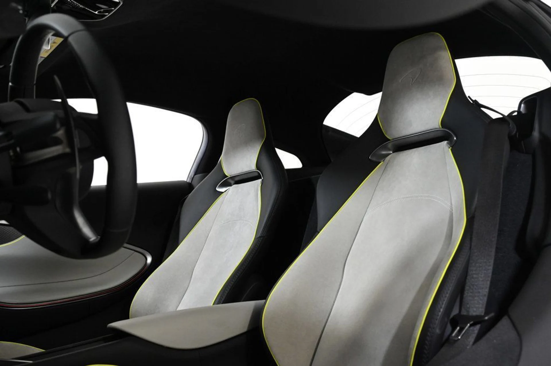 mph016_2385349765_used_2024_mclaren_artura_vision_11350_22954264_16_1024_0fa973714e