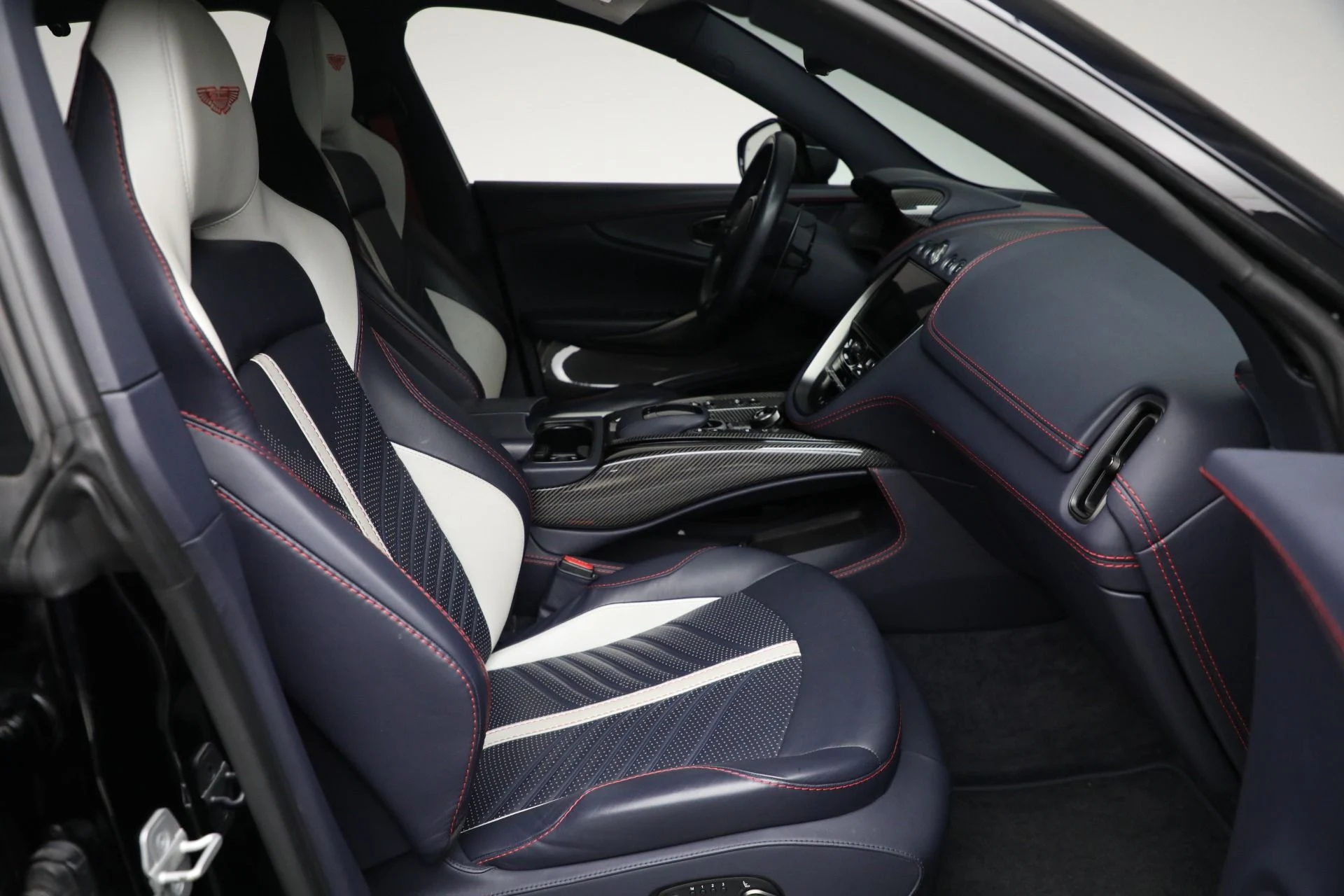 mph016_238770116_Used_2023_Aston_Martin_DBX_707_3cf0e82a1c