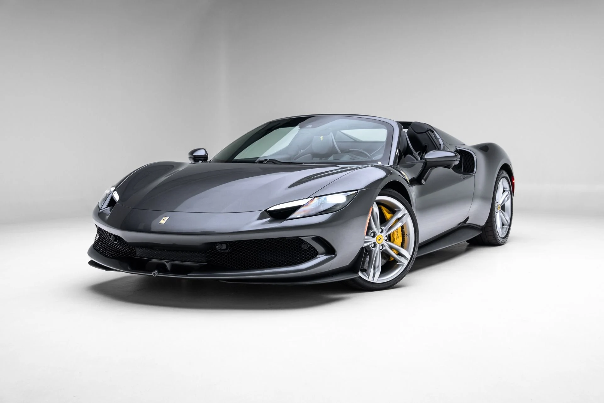 mph016_2390354446_Used_2025_Ferrari_296_GTS_1775518510_d604b8fd88