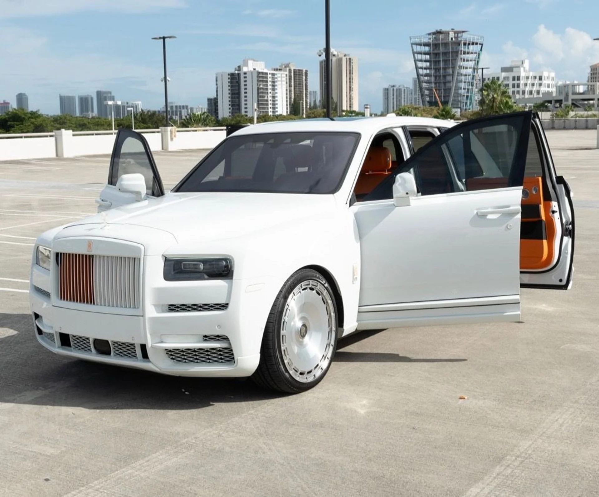 mph016_23983097_Used_2020_Rolls_Royce_Cullinan_1764721010_f49f9be17f