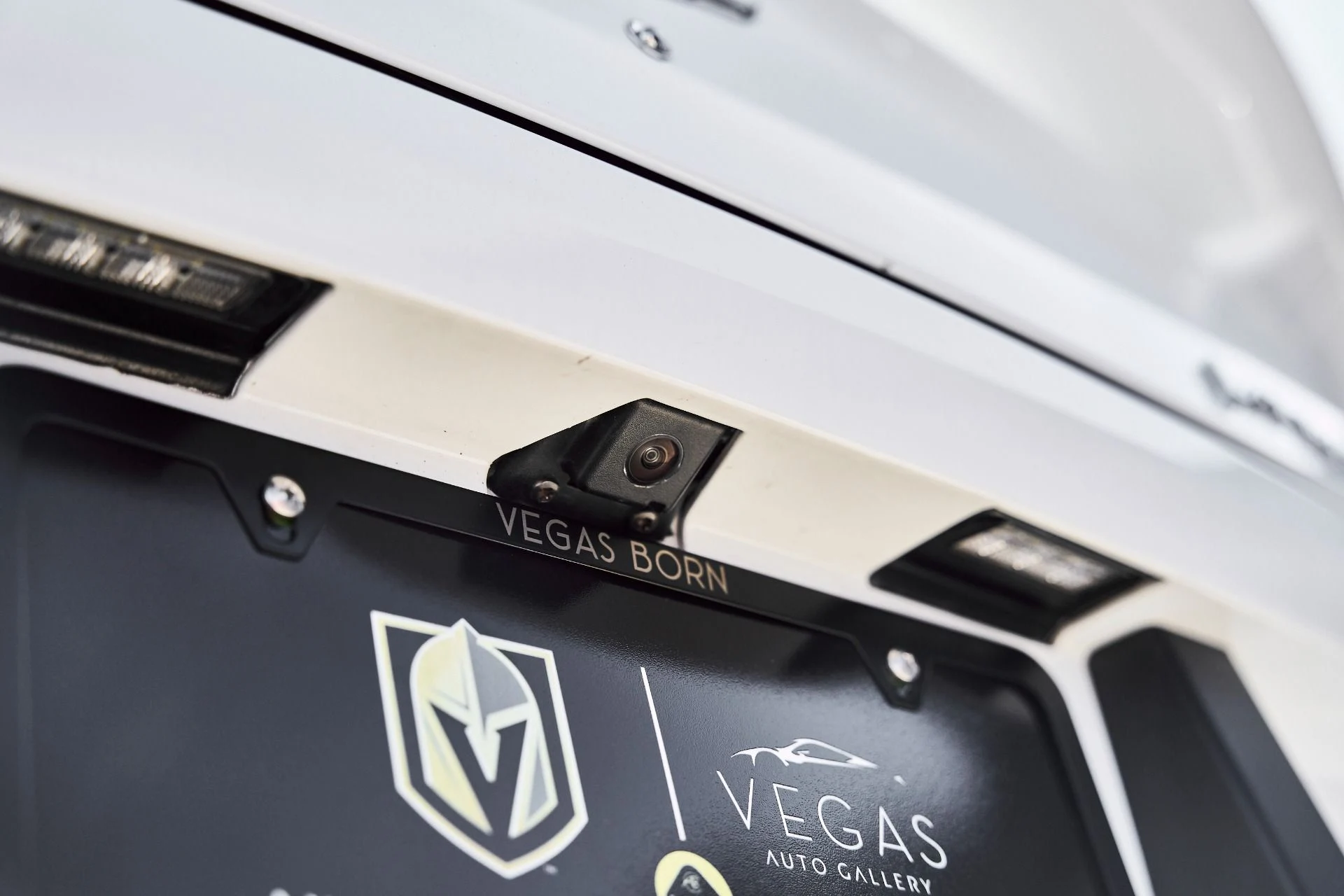 mph016_2399367272_Used_2017_Aston_Martin_Vanquish_Volante_1773797500_e21c21bd89