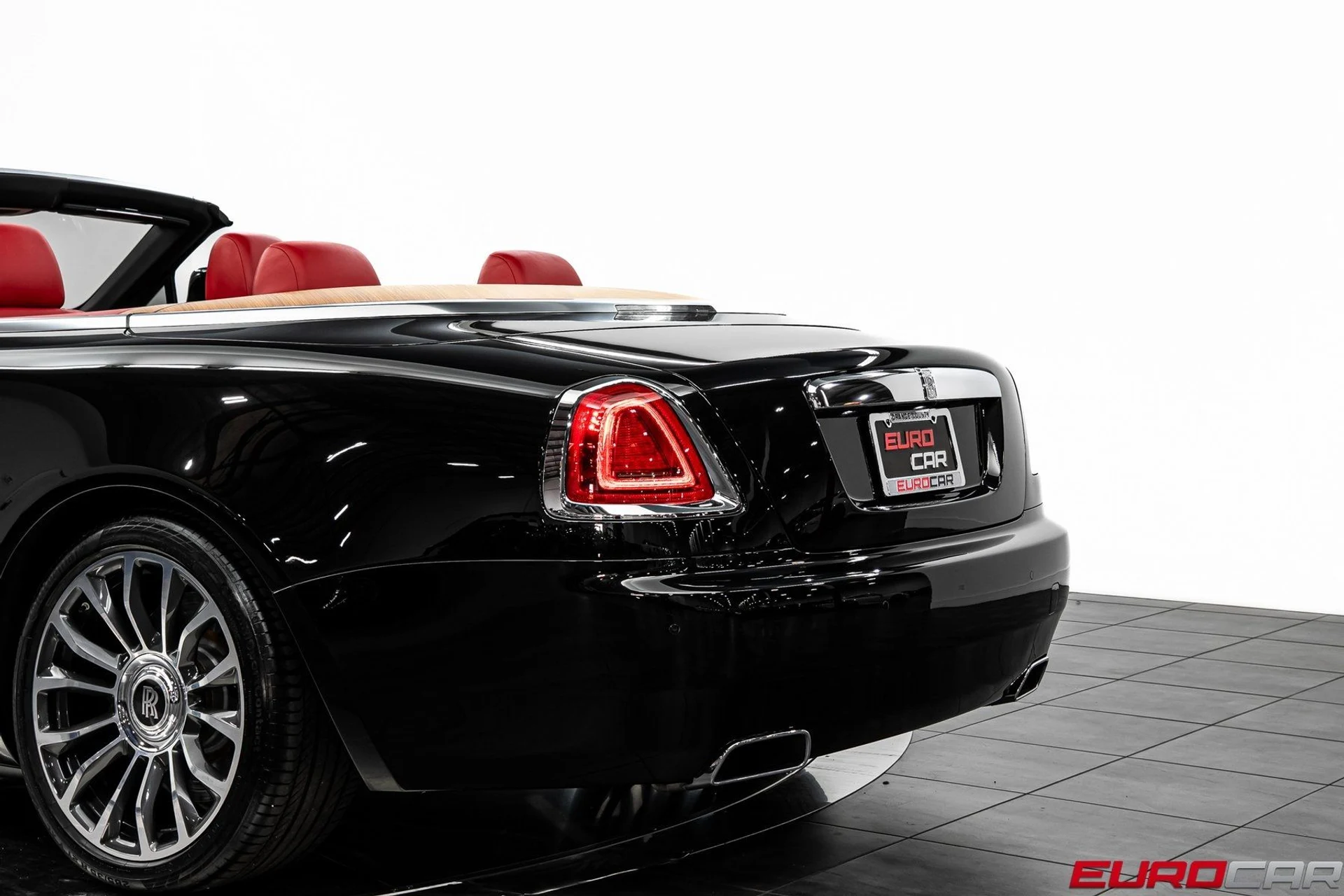 mph016_2401948610_image_17_9898f4cf35