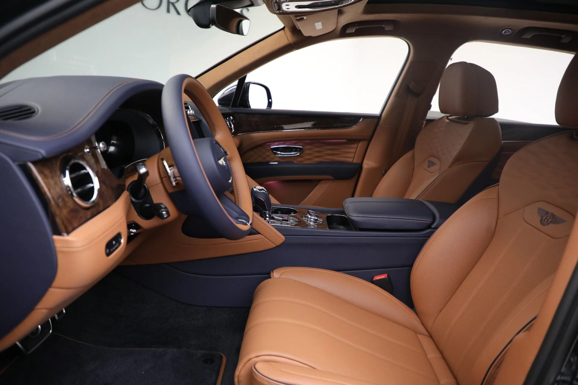 mph016_2405369383_New_2025_Bentley_Bentayga_Azure_V8_1762363264_537c4125e8