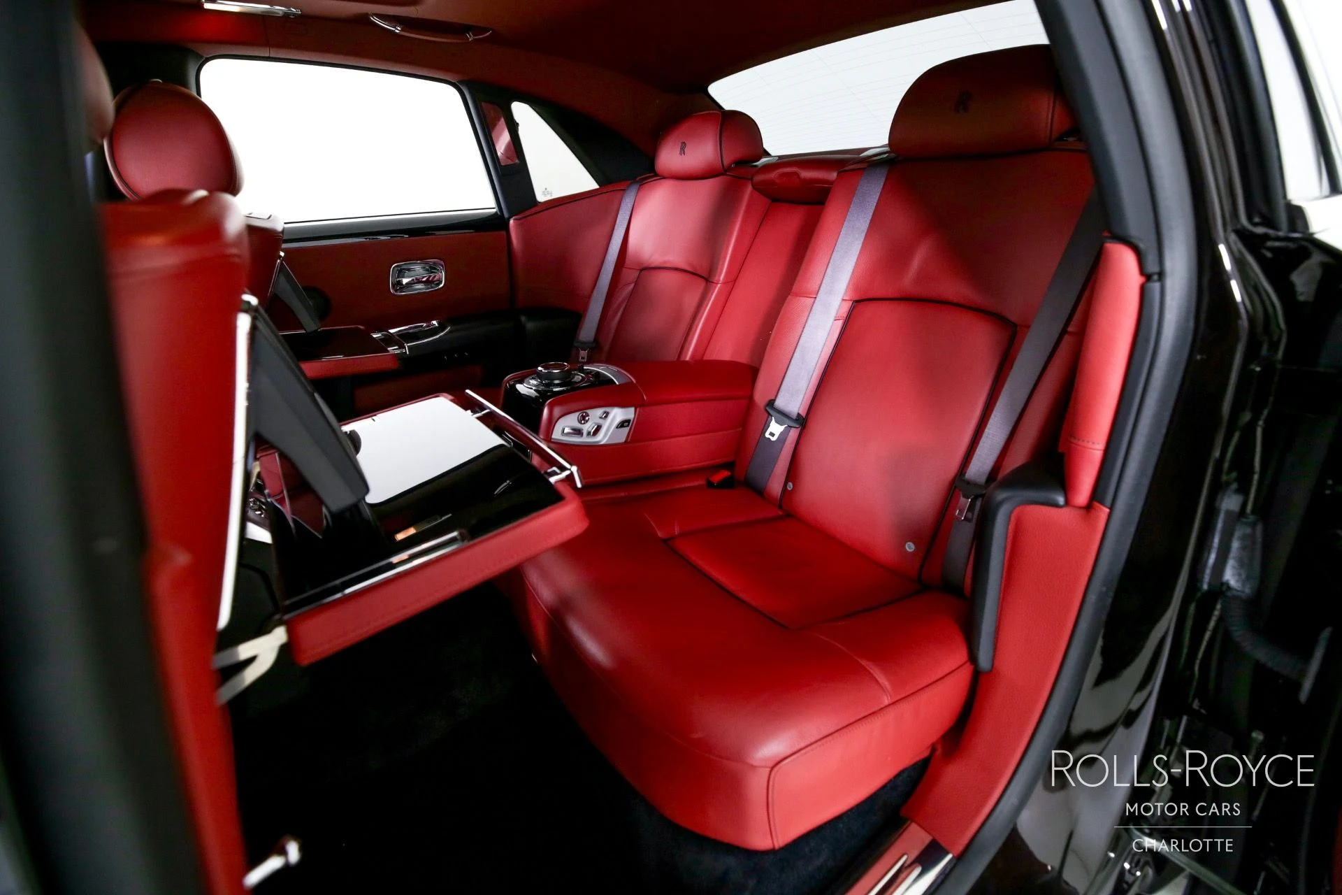 mph016_2412937535_Used_2014_Rolls_Royce_Ghost_1747161700_10397ab178