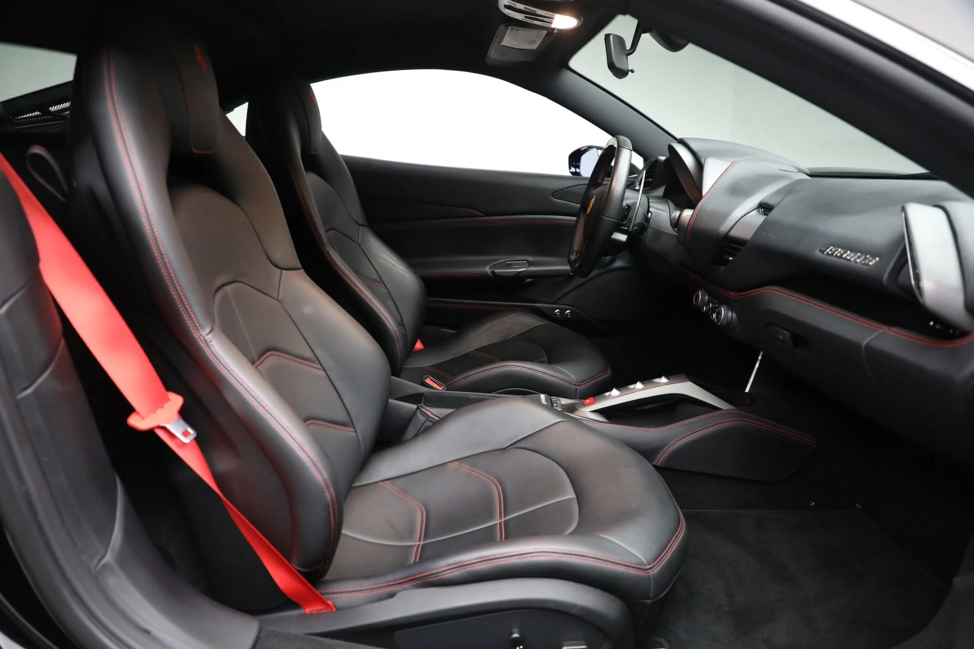 mph016_2415640720_Used_2018_Ferrari_488_GTB_1671a3aee1