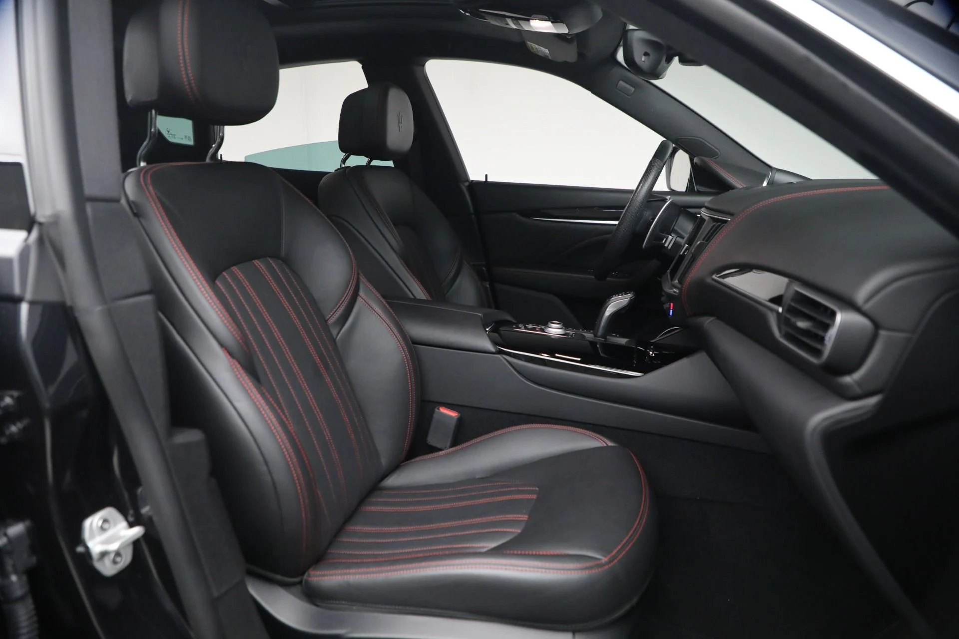 mph016_2417038196_Used_2023_Maserati_Levante_GT_1772662135_445368536e