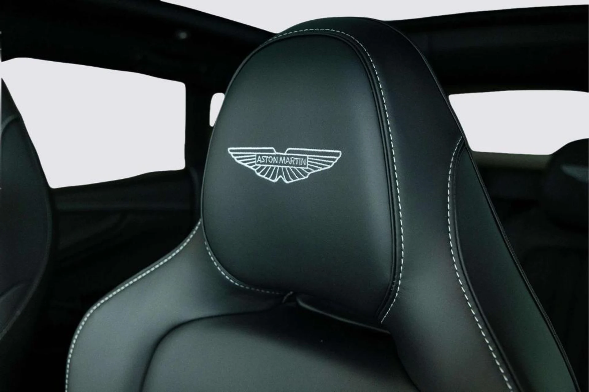 mph016_2423489305_IMR_3qx_N_h_Slb_Us2_JP_Qak_GO_Wh_Es_5e5755c2b7