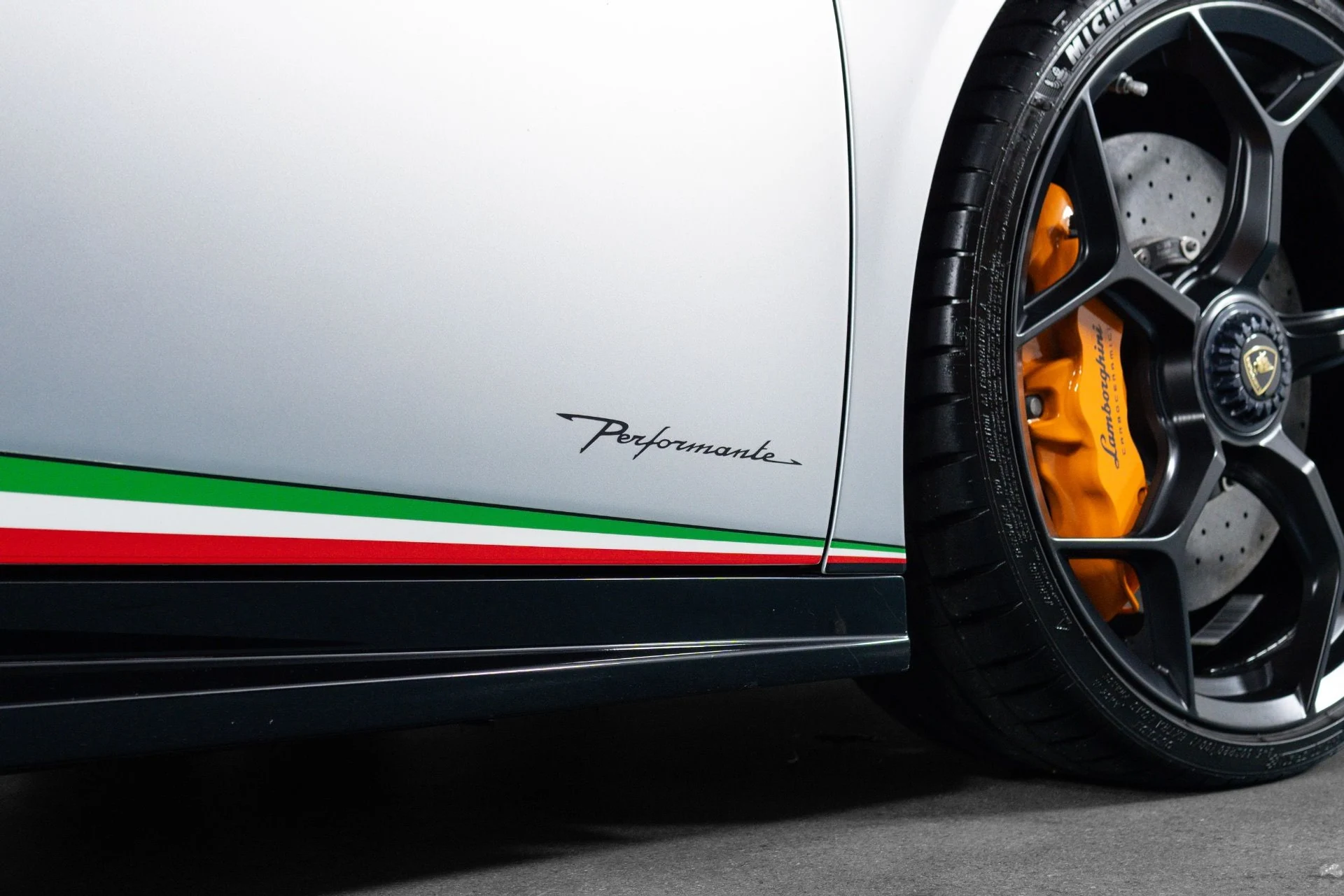 mph016_2423929468_Used_2018_Lamborghini_Huracan_Performante_Spyder_1781732323_d1e19e5d04