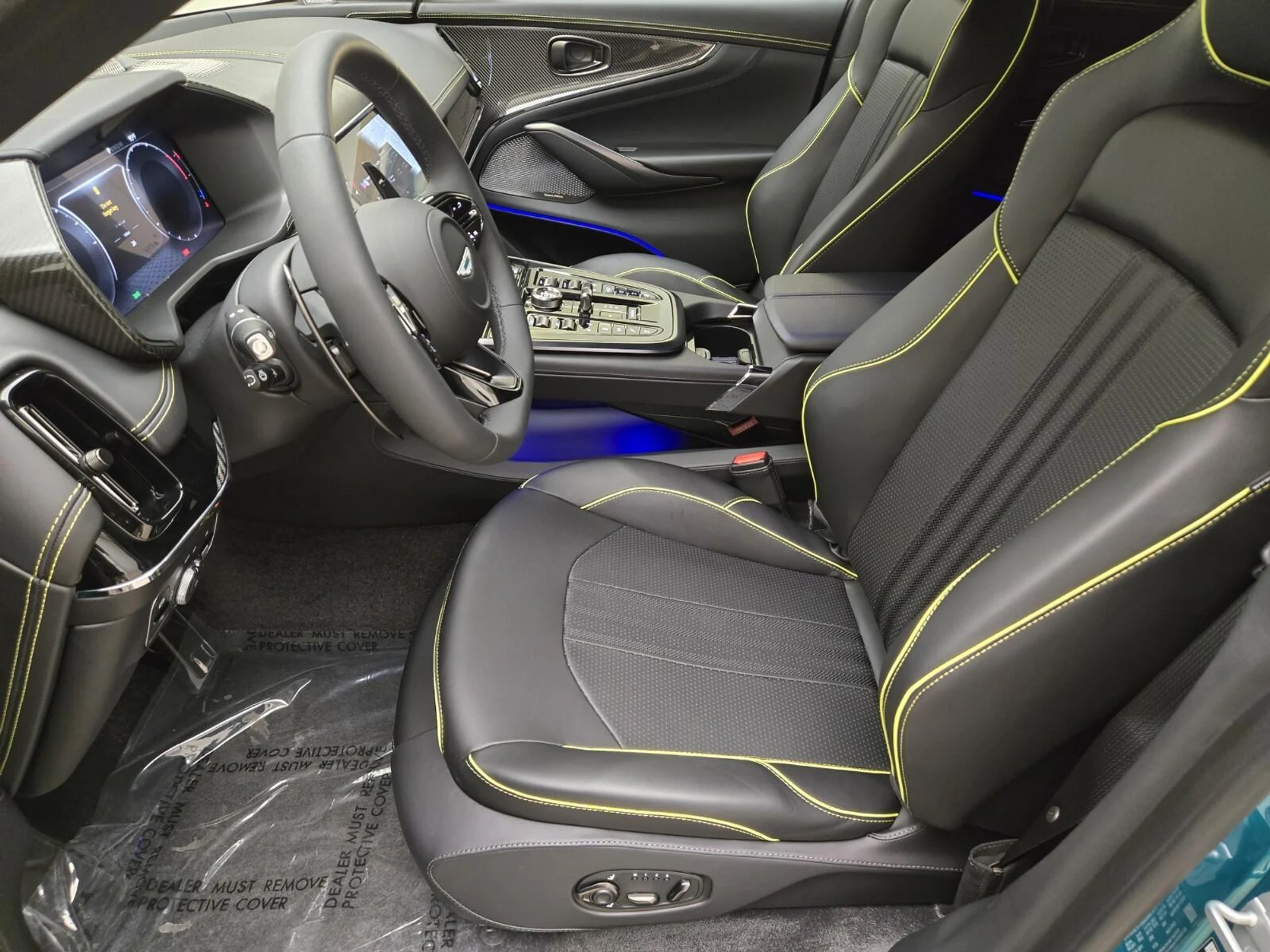 mph016_2426493890_New_2025_Aston_Martin_DBX_707_1753422046_5eb702a082