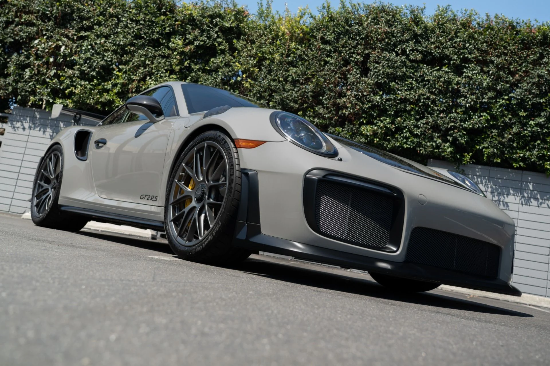 mph016_2429272759_Used_2018_Porsche_911_GT_2_RS_1755904886_41e47bc02d