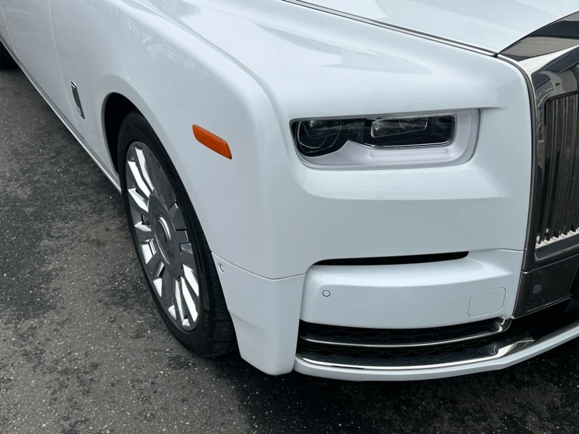 mph016_2435037313_Used_2022_Rolls_Royce_Phantom_1773436168_b0505be82d