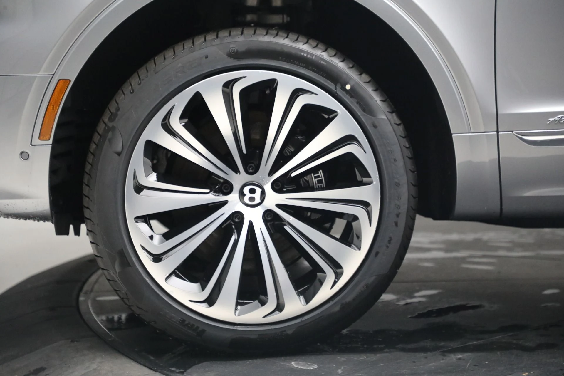 mph016_2444411527_Used_2023_Bentley_Bentayga_EWB_Azure_V8_dd12ff7aff