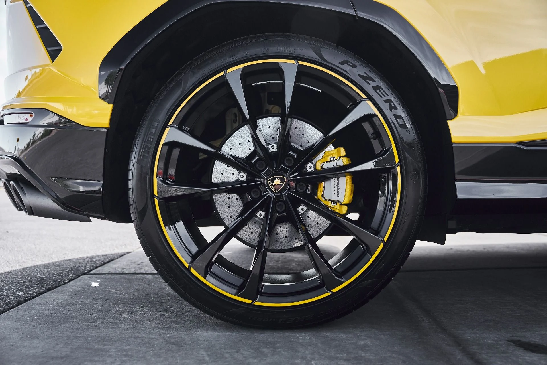 mph016_2452590251_Used_2021_Lamborghini_Urus_Pearl_Capsule_1772843452_7ea36d8a4f