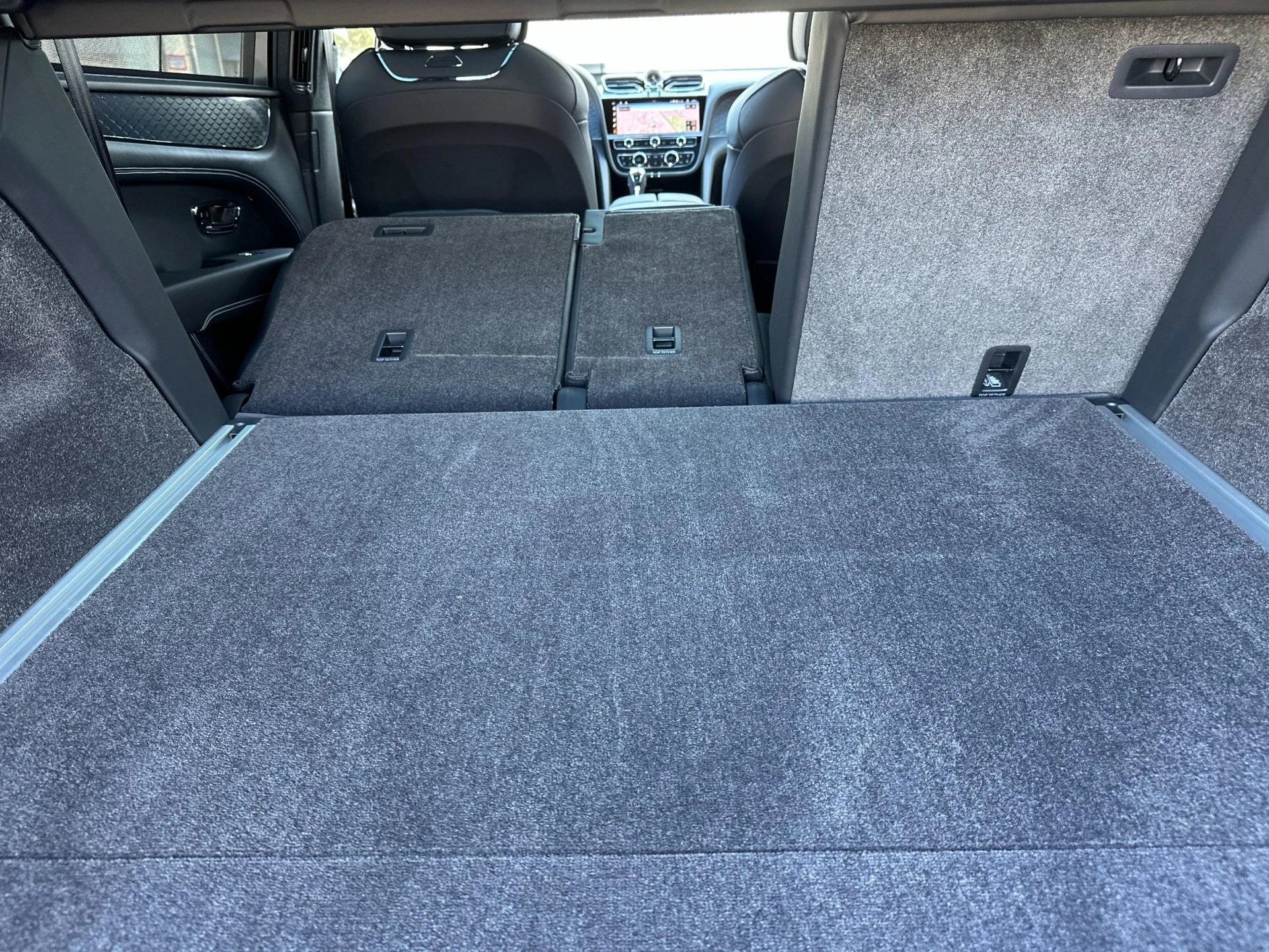 mph016_2457825894_New_2025_Bentley_Bentayga_V8_1755698837_2eebb20980