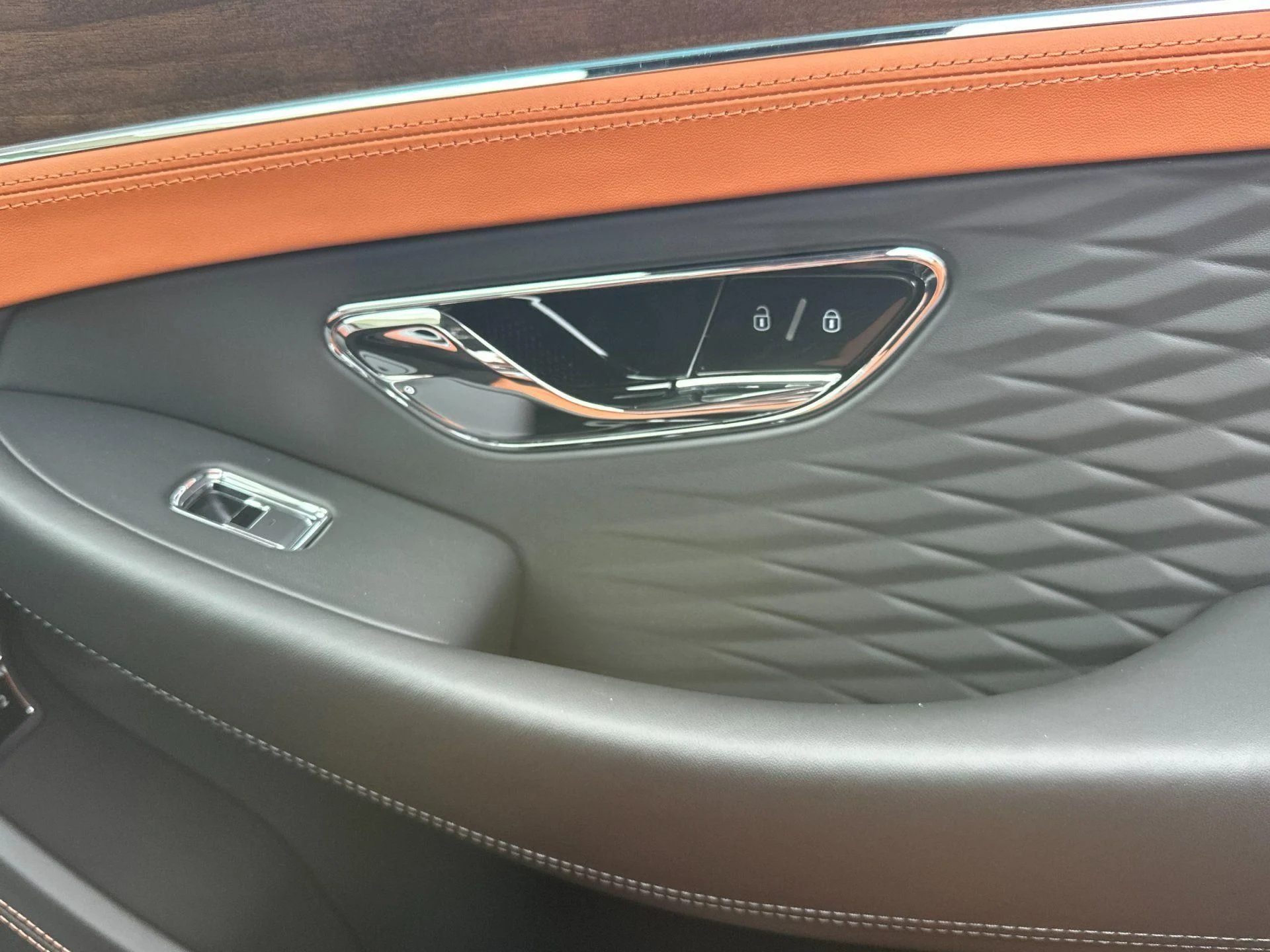 mph016_2458660466_New_2026_Bentley_Continental_GTC_1772012925_185d2998c2