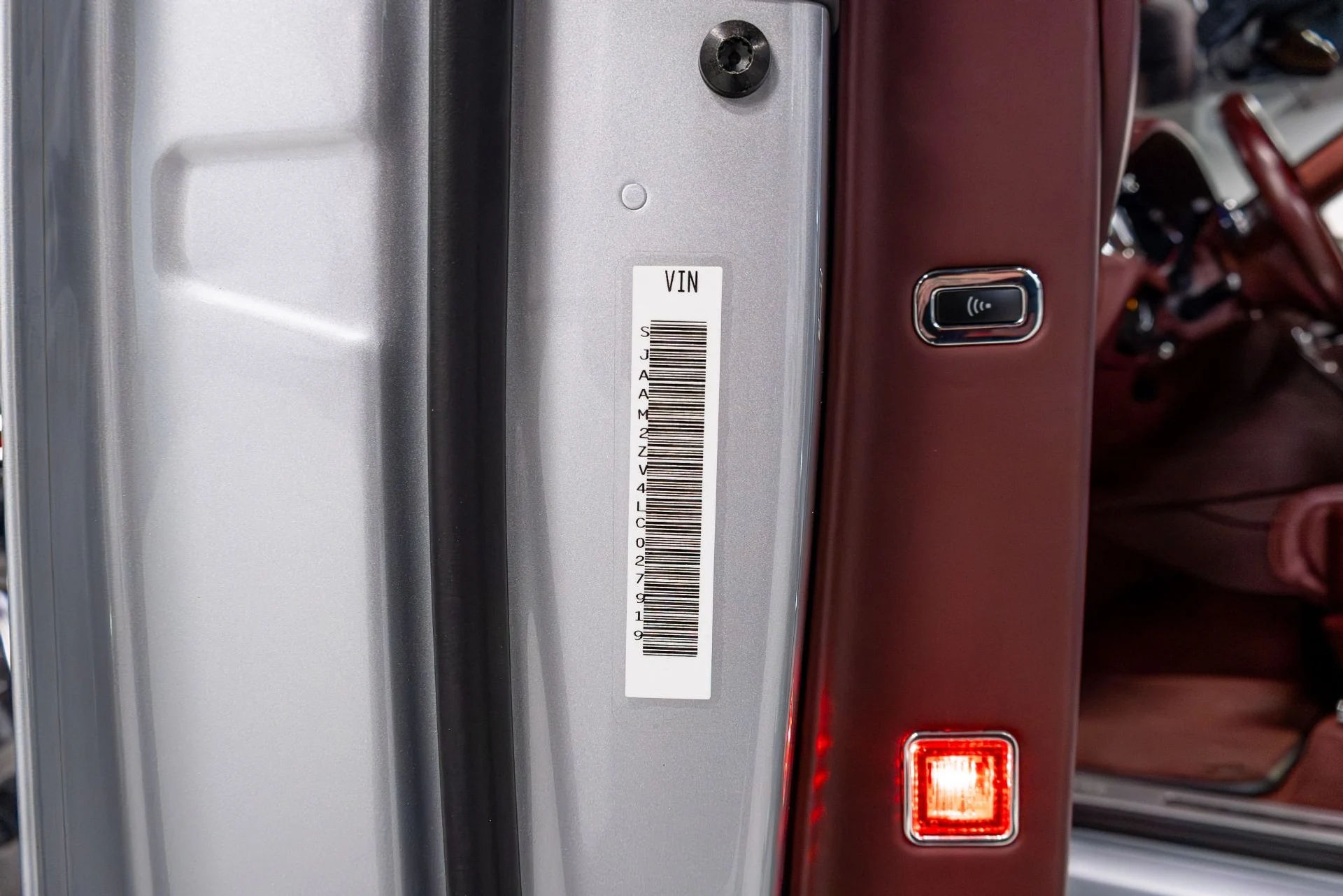 mph016_2459161053_Used_2020_Bentley_Bentayga_V8_1776285953_3a295adc11