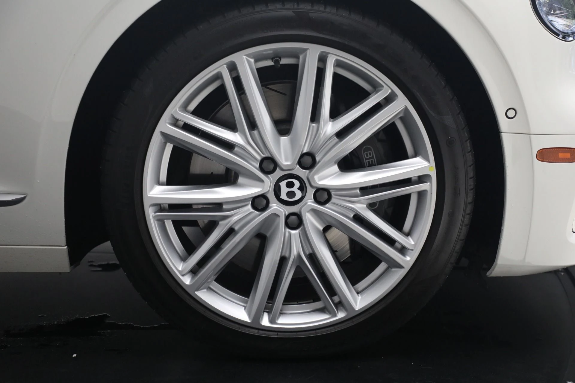 mph016_2466446373_Used_2024_Bentley_Flying_Spur_Hybrid_38af8aceaf