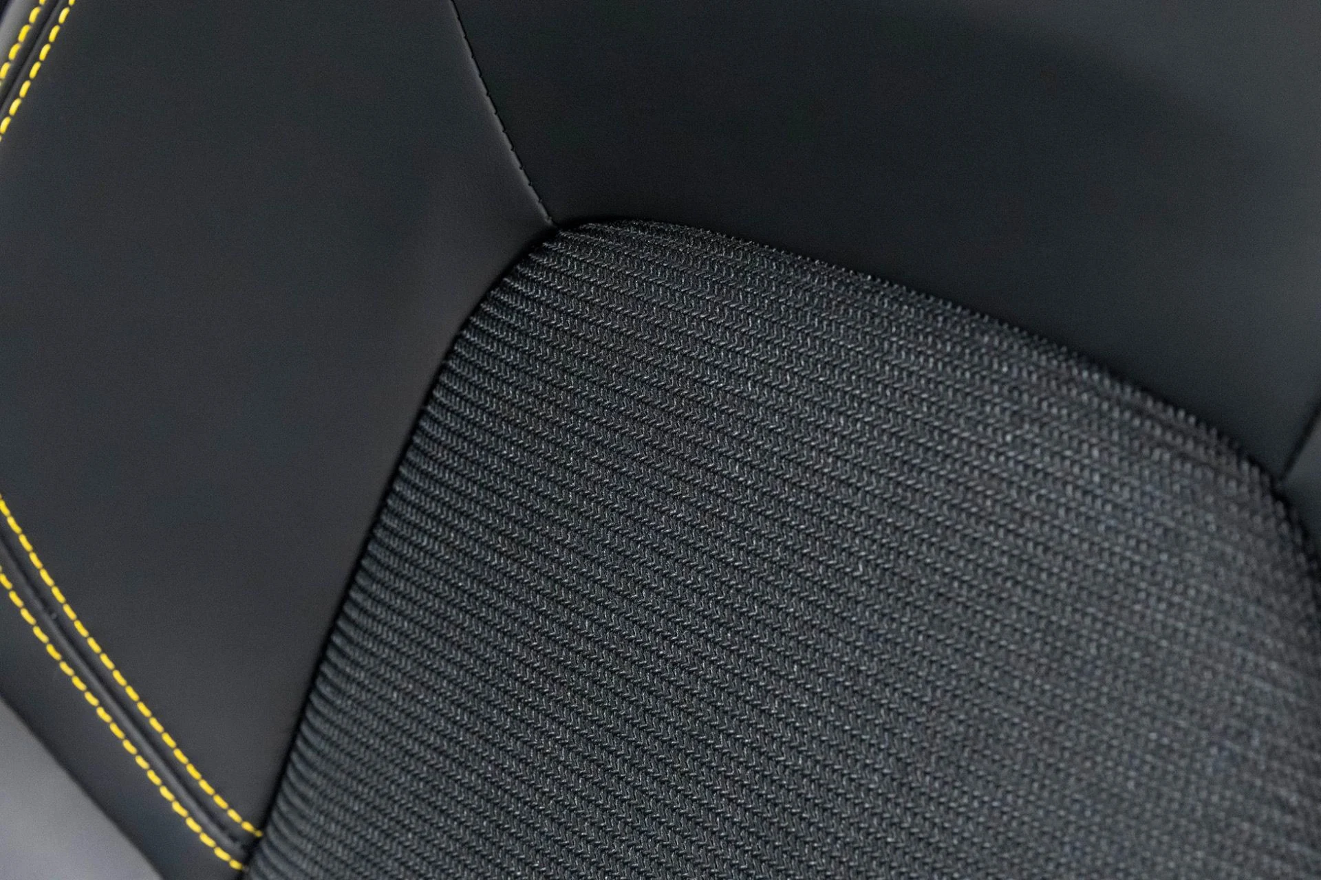 mph016_2466572502_Used_2022_Porsche_911_GT_3_Touring_1764706394_5a256dee27