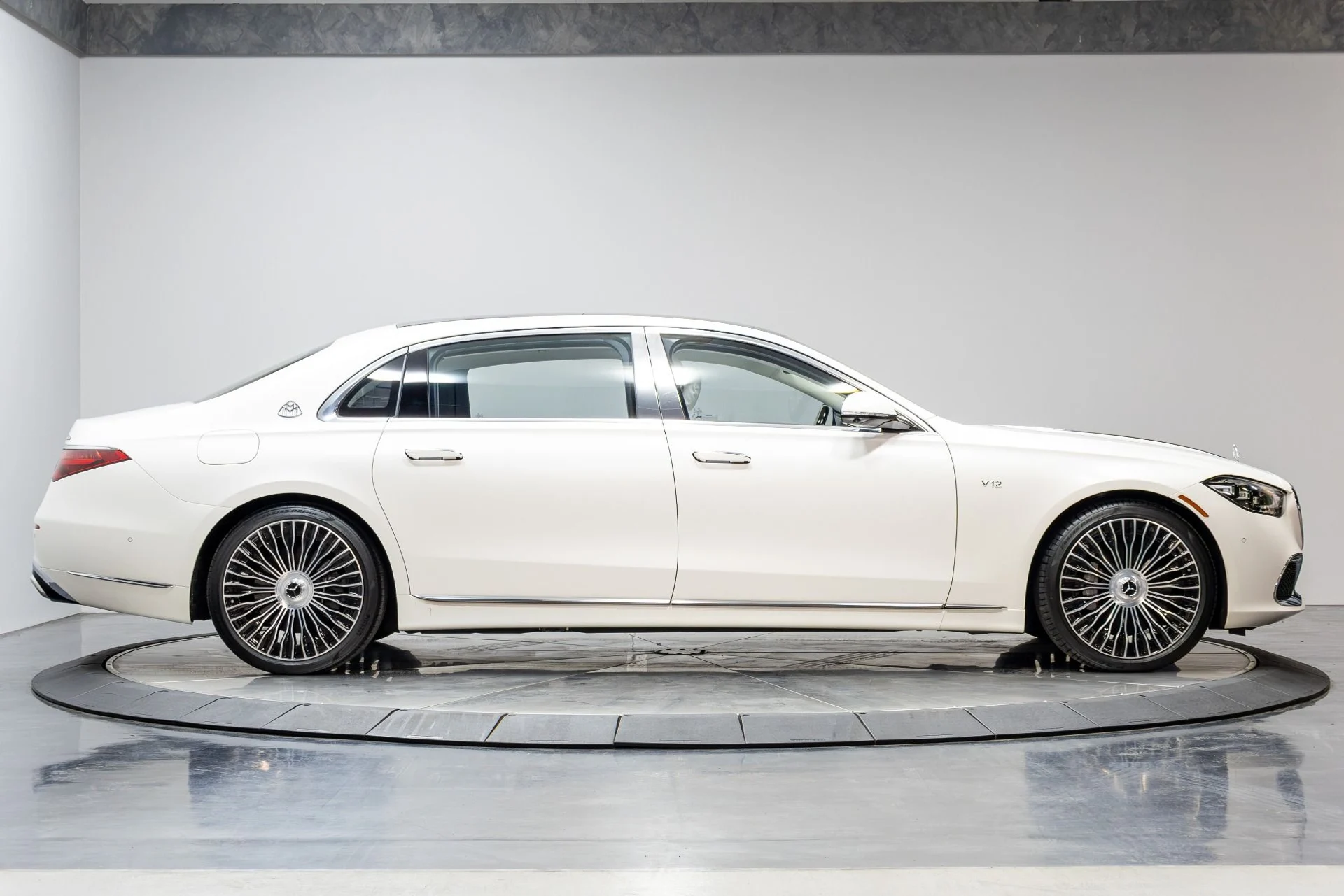 mph016_2473049975_Used_2023_Mercedes_Benz_S_Class_Maybach_S_680_4_MATIC_1776097244_bcfae1578d