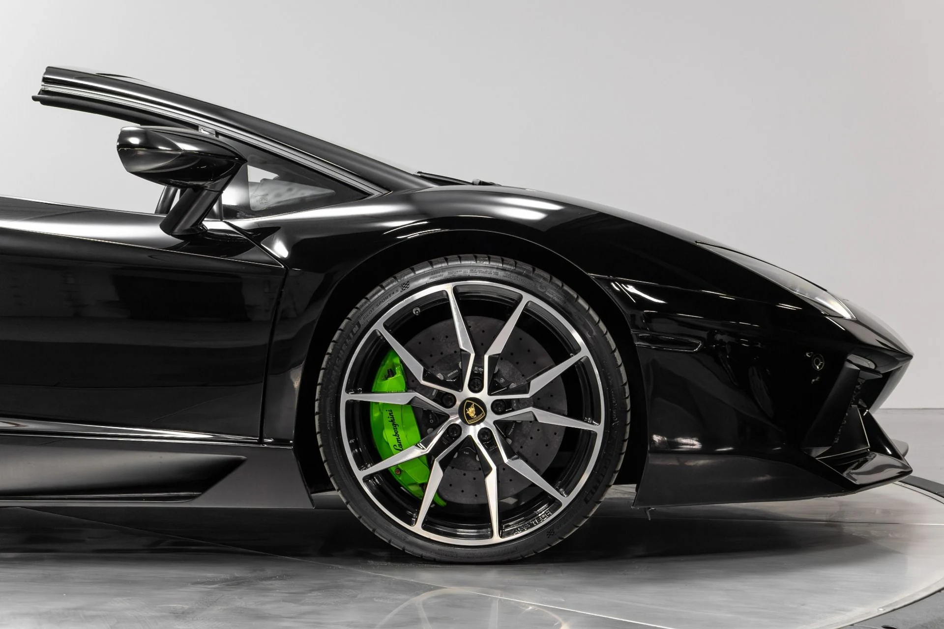 mph016_2473629241_Used_2015_Lamborghini_Aventador_LP_700_4_1770952947_8a46bd6390