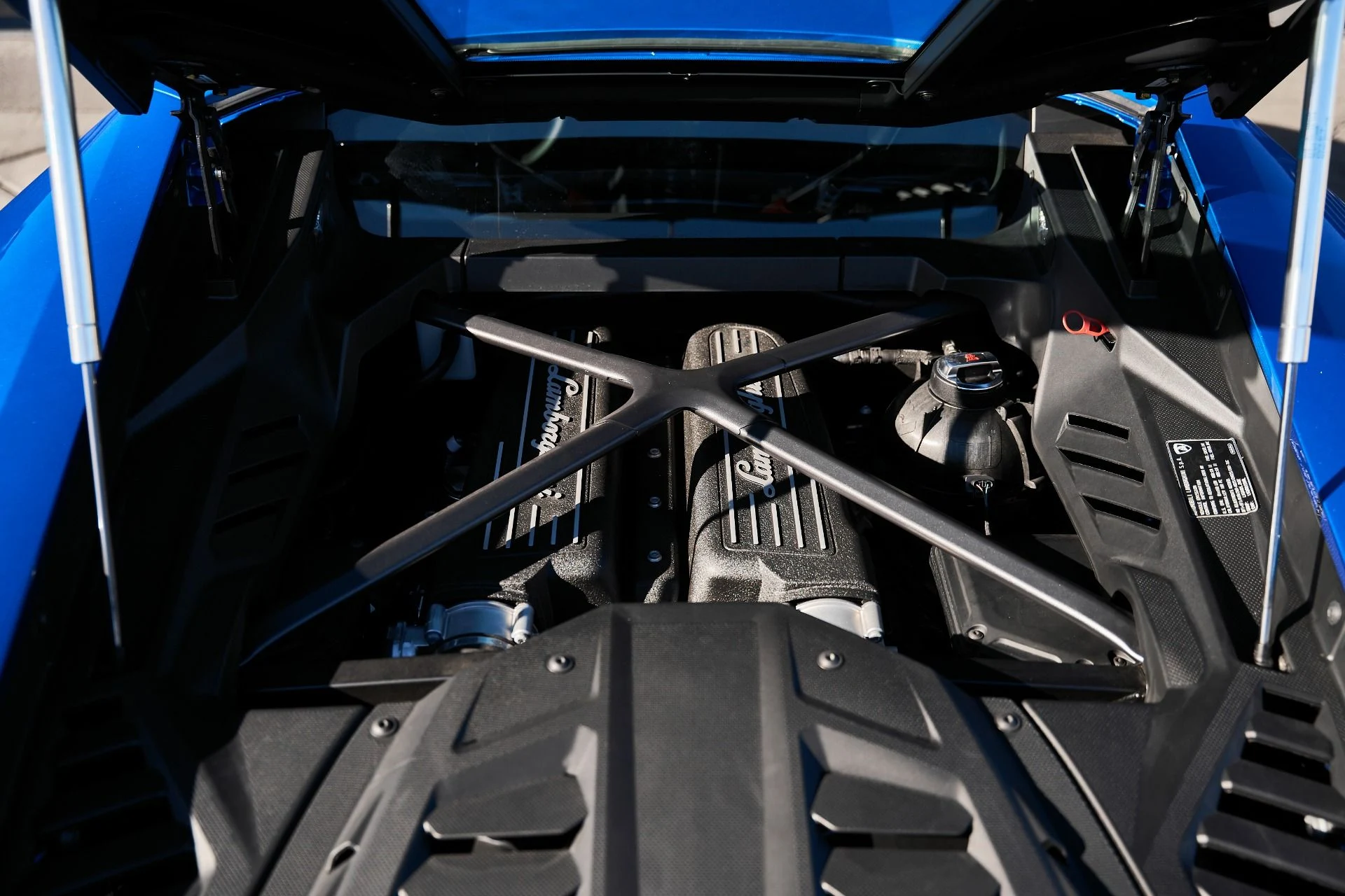 mph016_2475392844_Used_2020_Lamborghini_Huracan_EVO_Base_1766024271_347799e788