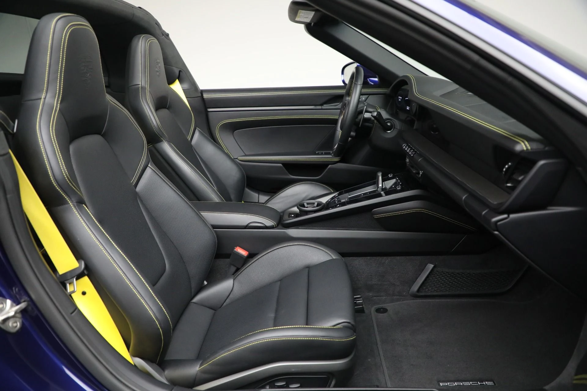 mph016_2482594524_Used_2024_Porsche_911_Targa_4_GTS_1761677247_ec1f861c85