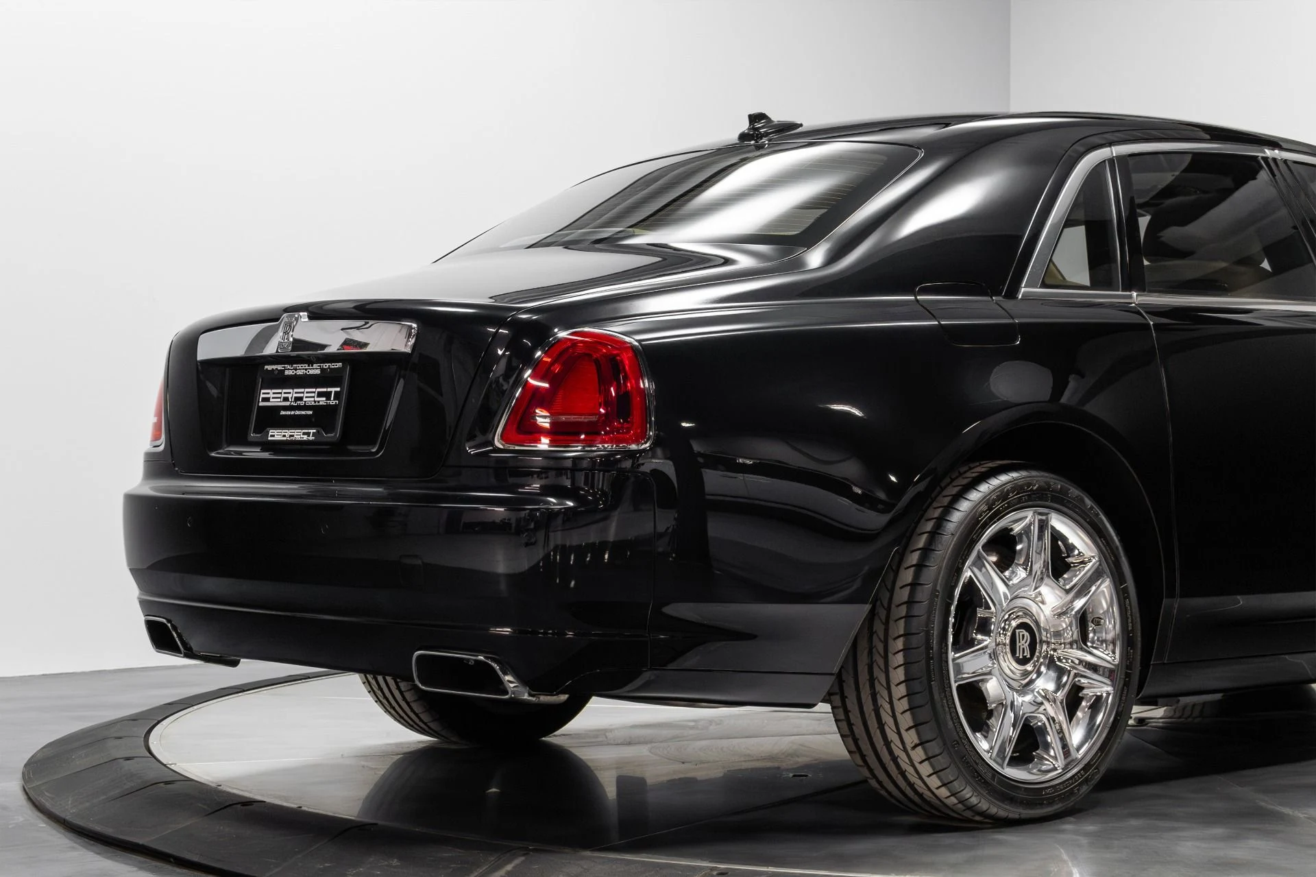 mph016_2486049667_Used_2011_Rolls_Royce_Ghost_1771348774_f7291ff025